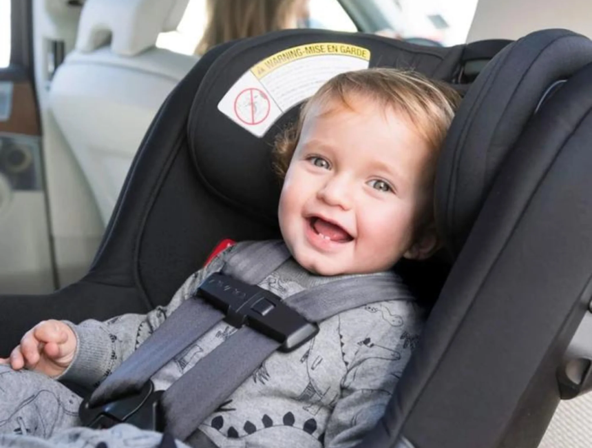 Baby sleeping in a lie-flat Stokke YOYO³
Newborn Pack, illustrating the overnight-safe recline position for Canadian families