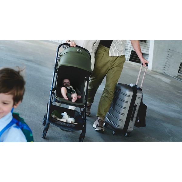 Dad navigates the airport with the Bugaboo Butterfly 2 stroller, enjoying smooth travel and effortless portability.