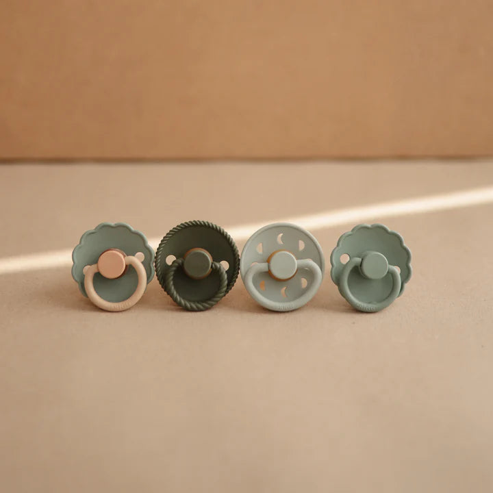 MUSHIE Frigg Daisy Latex Baby Pacifier