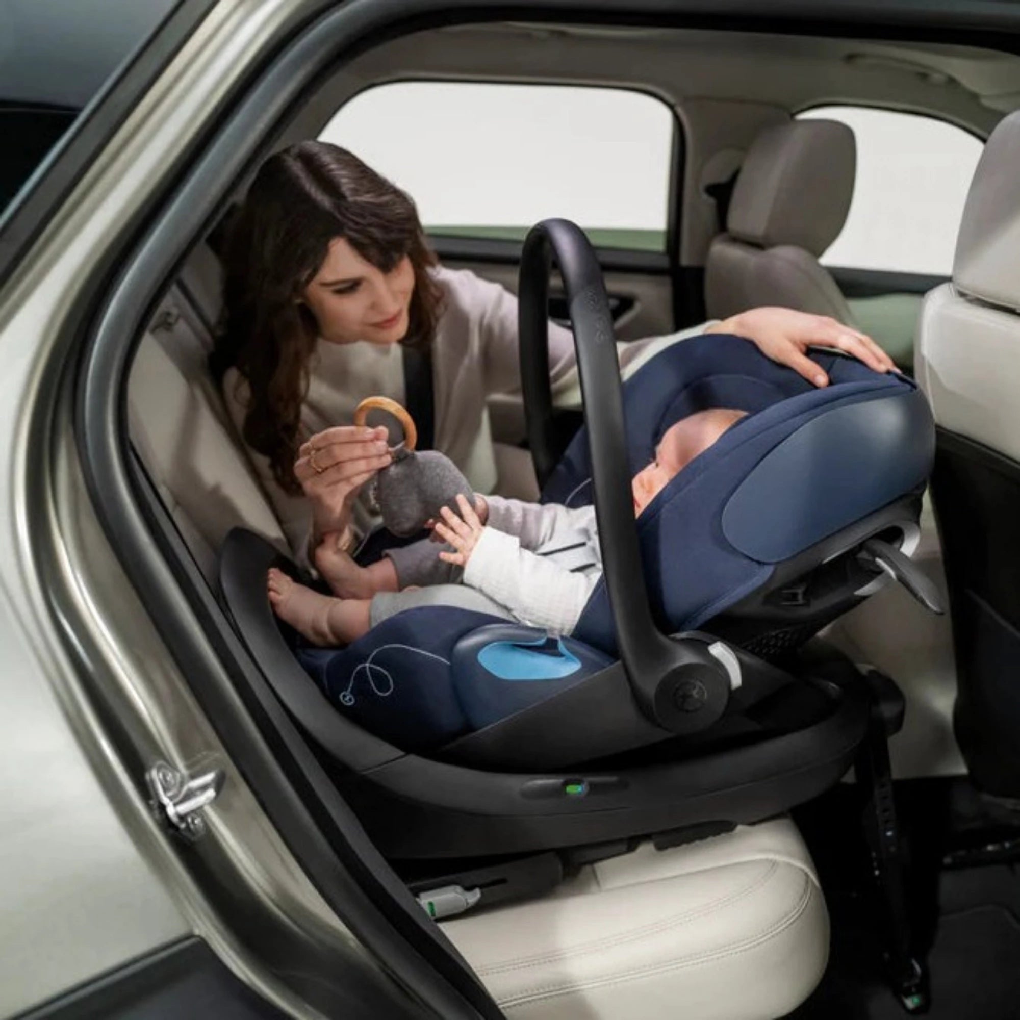 CYBEX Cloud G Lux Base with Load Leg