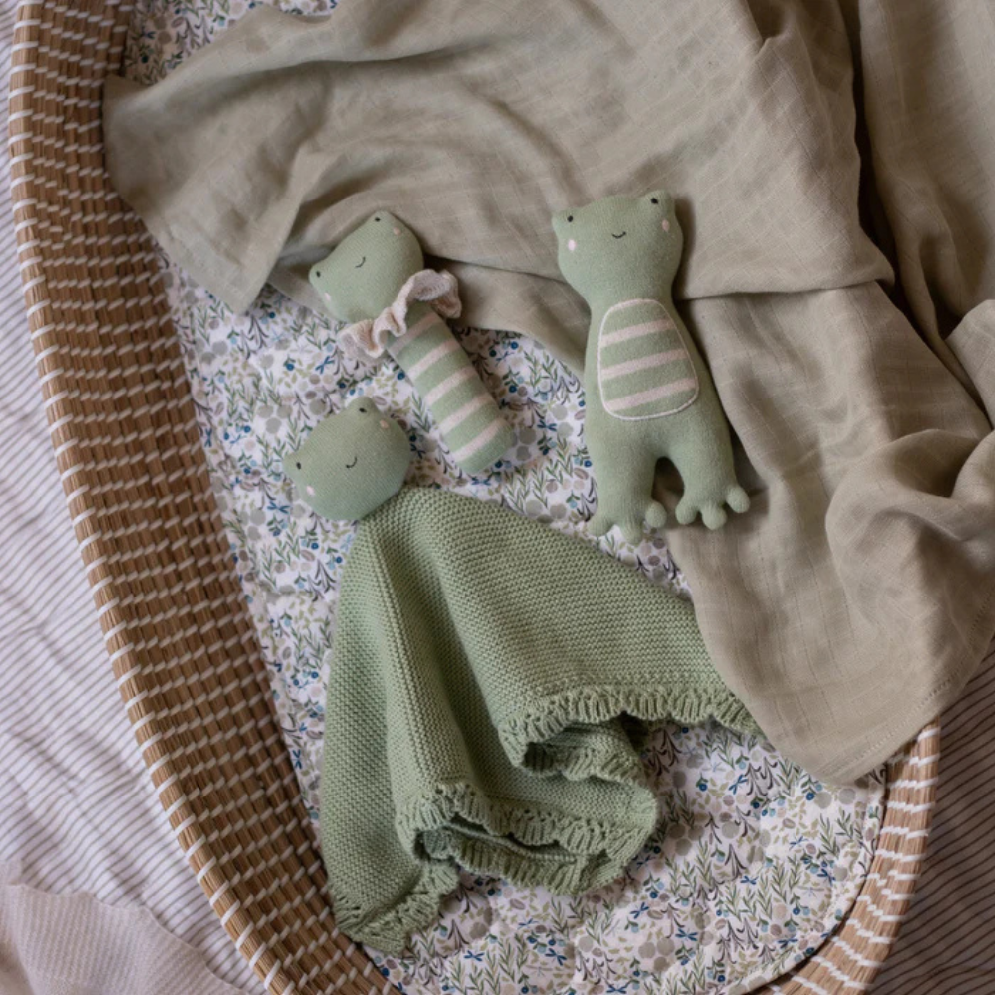 AVERY ROW Little Hands Toy - Friendly Frog