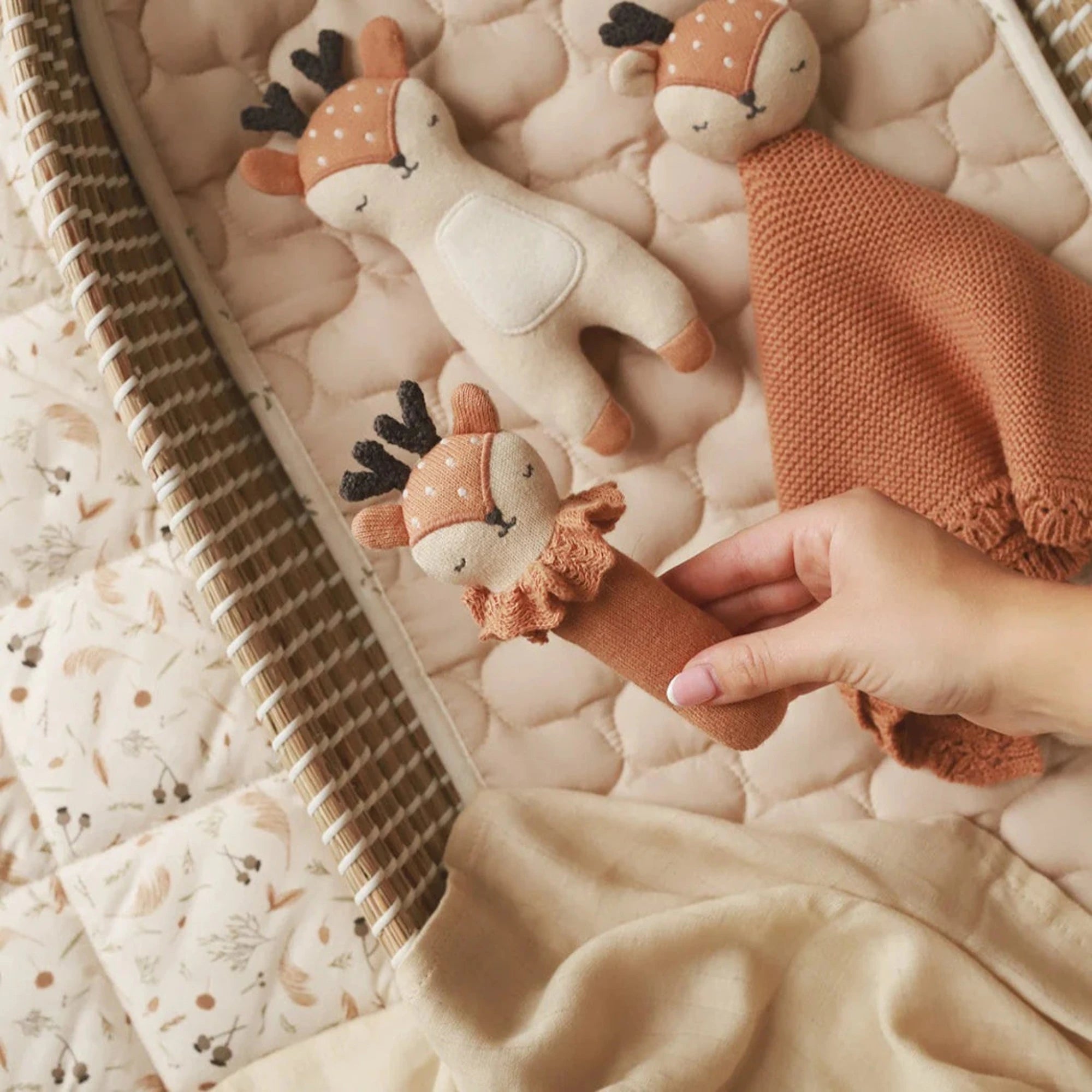 AVERY ROW Rattle - Dainty Deer