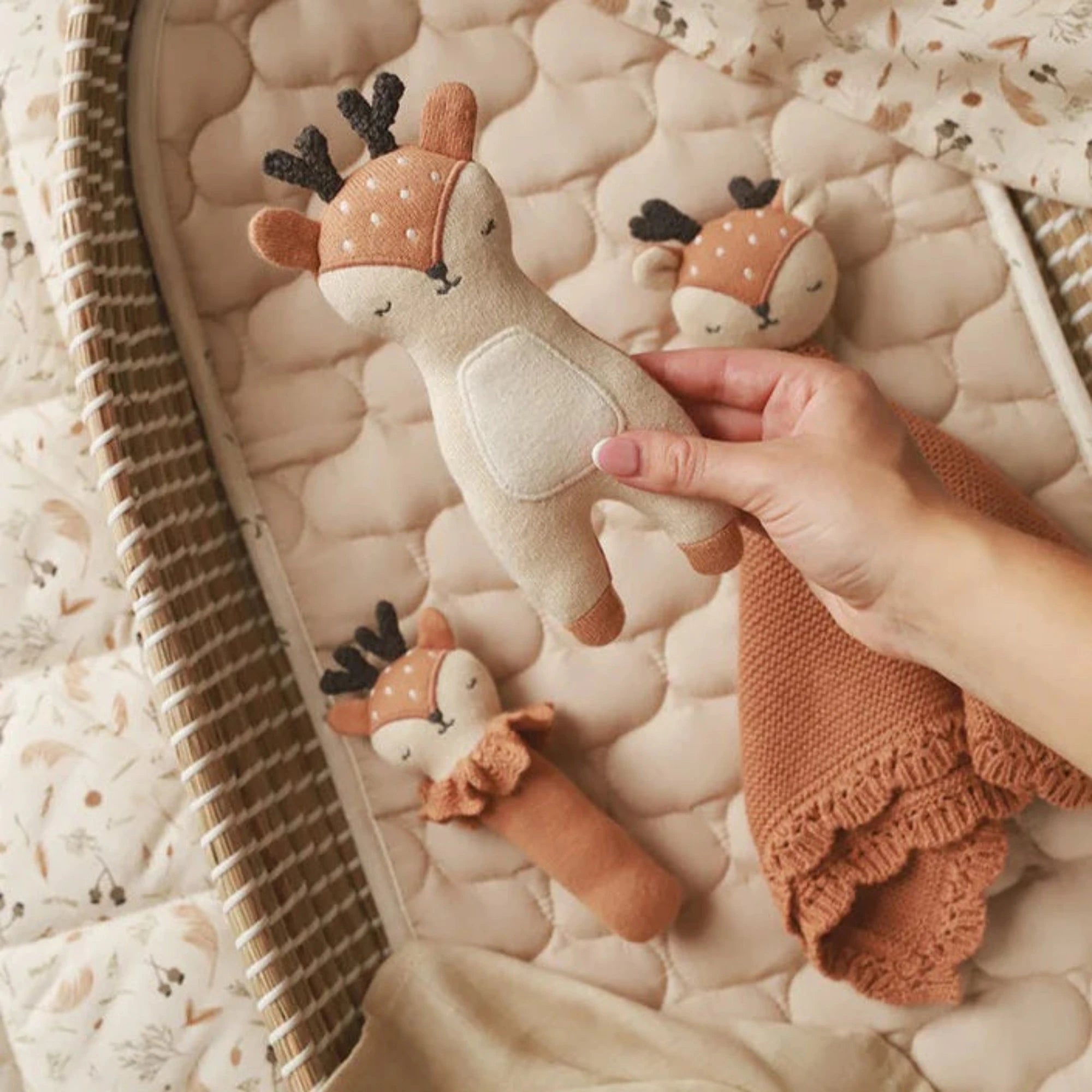 AVERY ROW Rattle - Dainty Deer