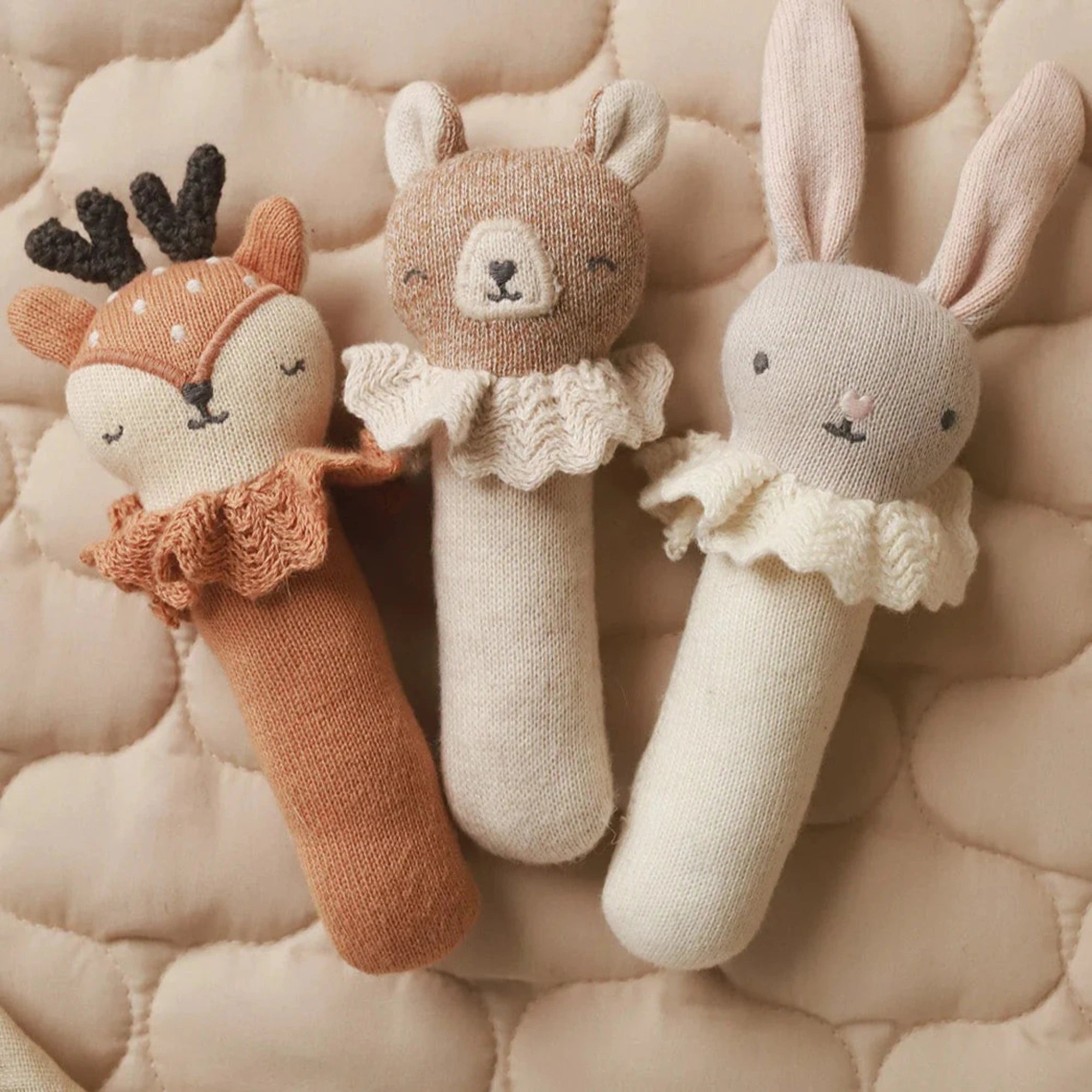 AVERY ROW Rattle - Dainty Deer