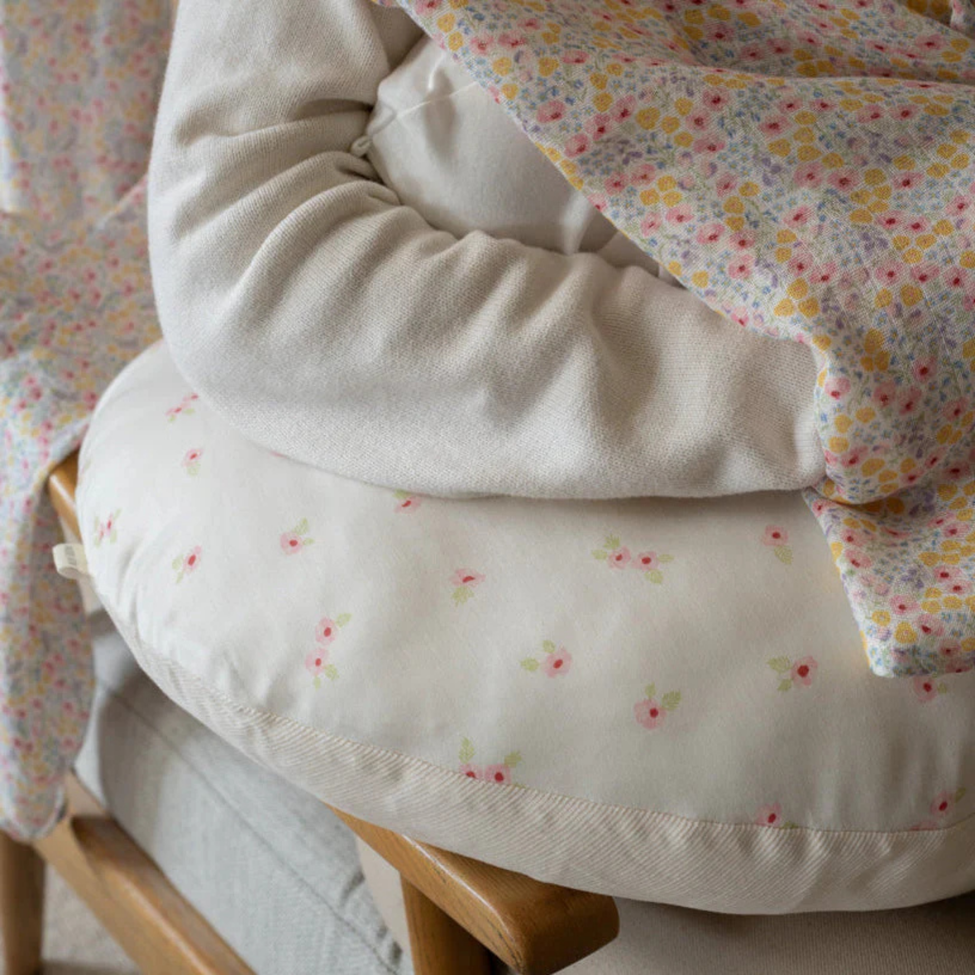 AVERY ROW Nursing Pillow