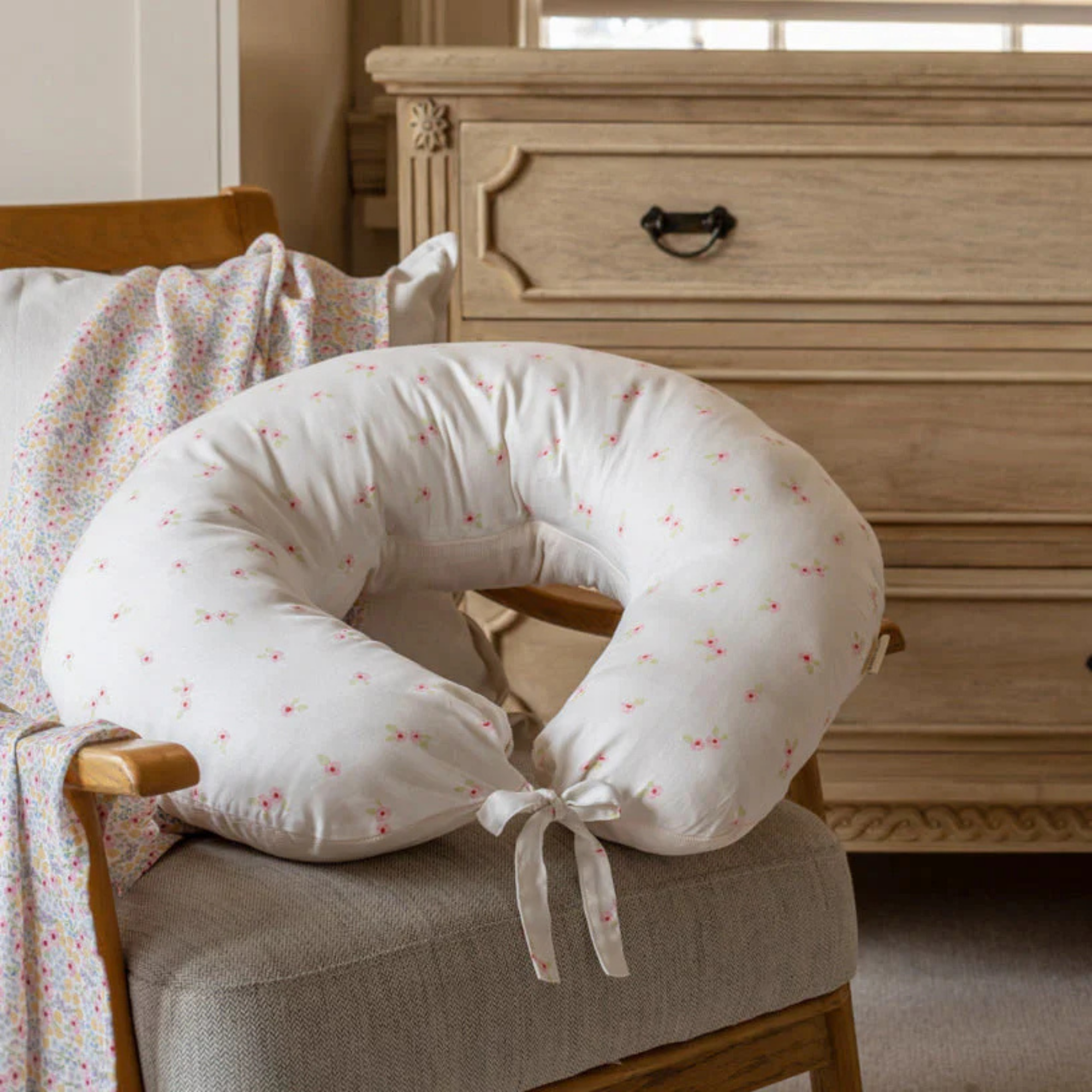 AVERY ROW Nursing Pillow