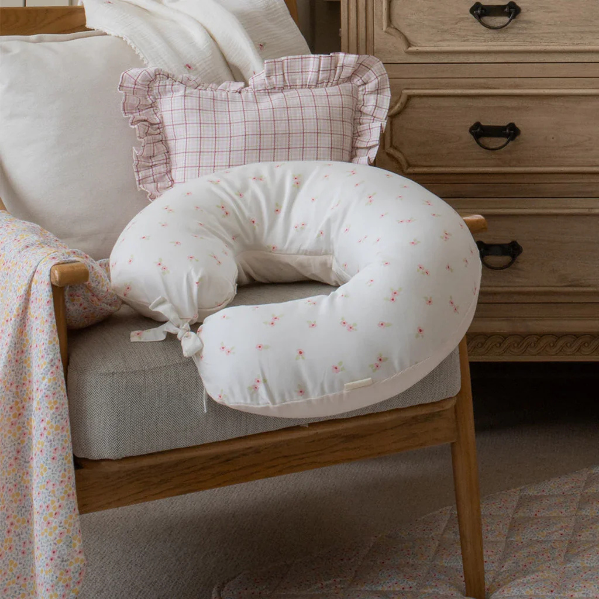 AVERY ROW Nursing Pillow