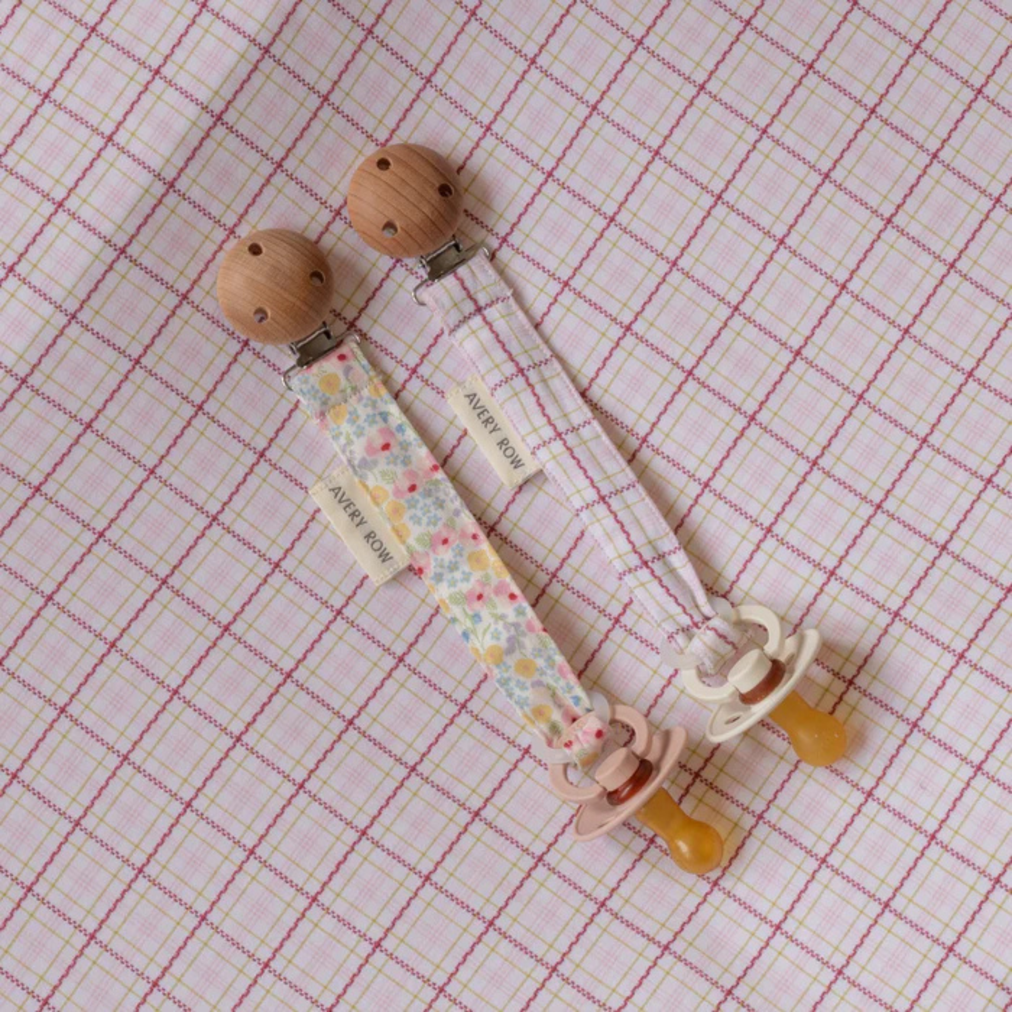 AVERY ROW Pacifier Clip