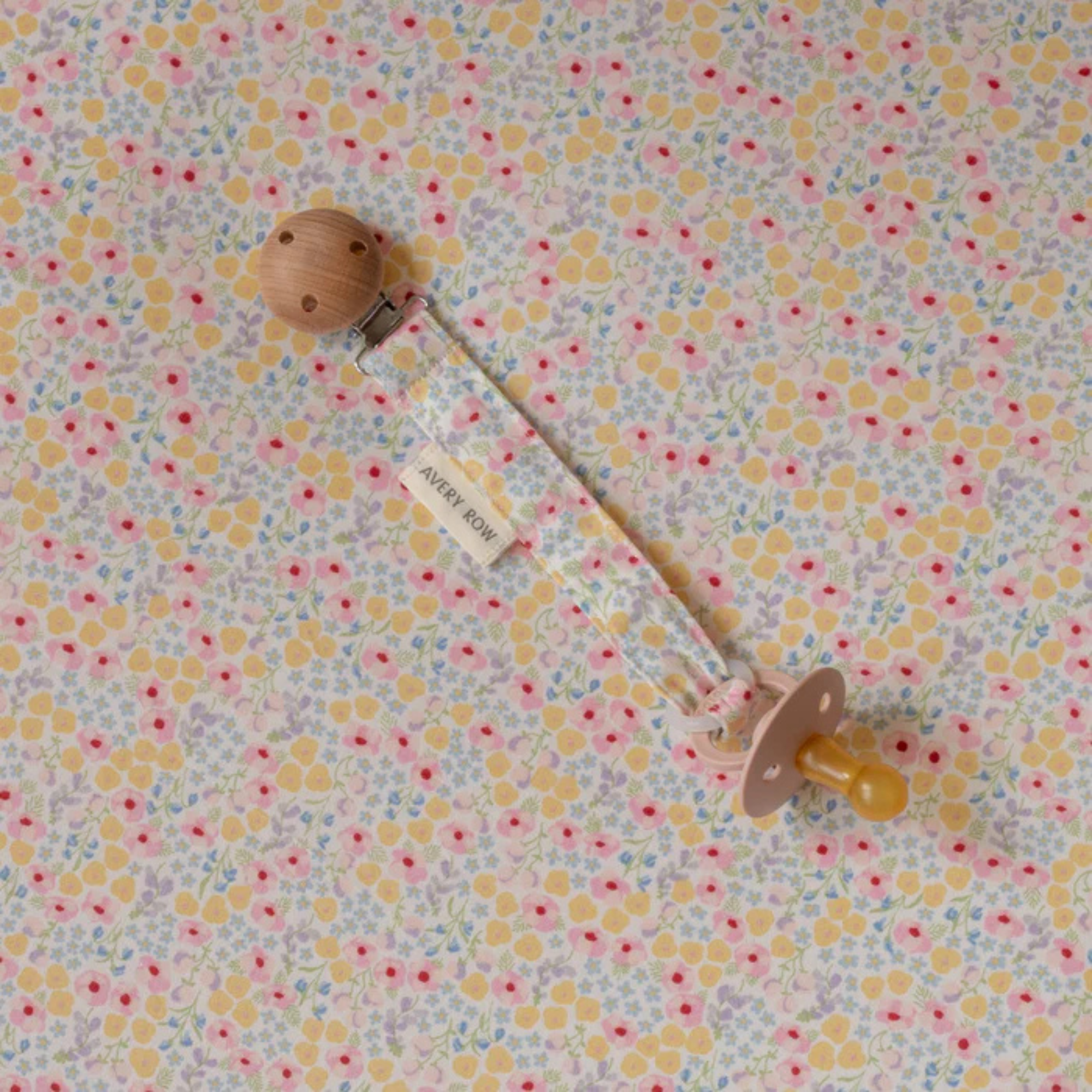 AVERY ROW Pacifier Clip