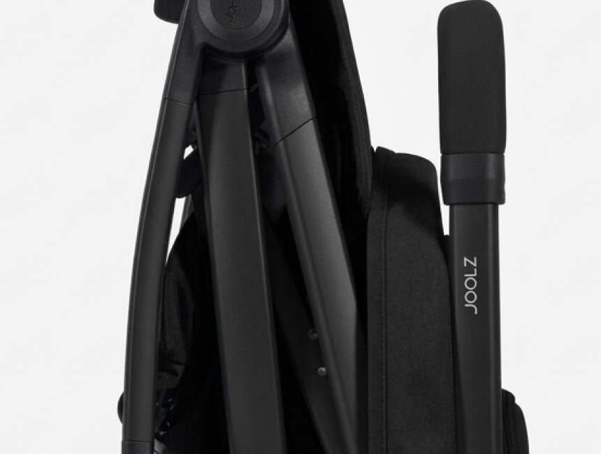  Close-up of the Stokke YOYO³ stroller frame in black, highlighting compatibility with the Joolz Newborn Pack attachment system
