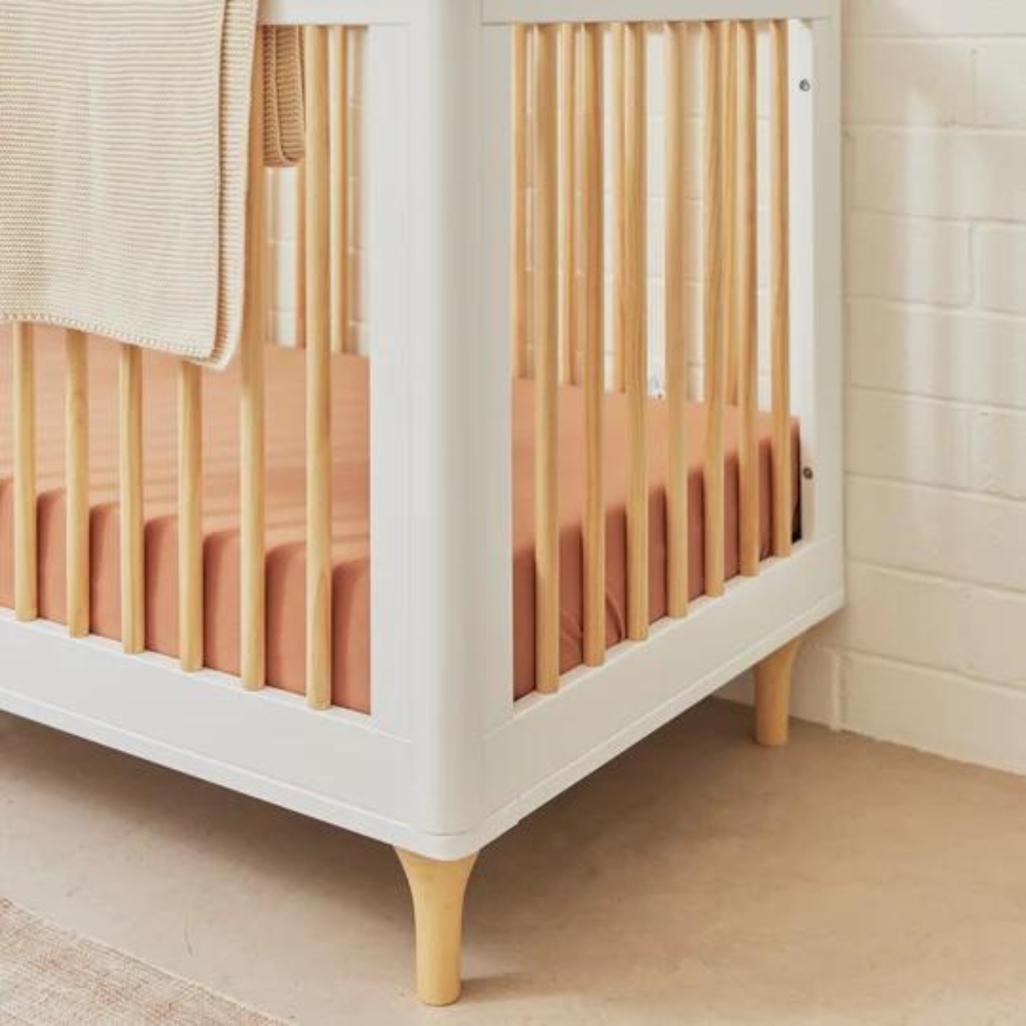 BABYLETTO Lolly 3-in-1 Convertible Crib