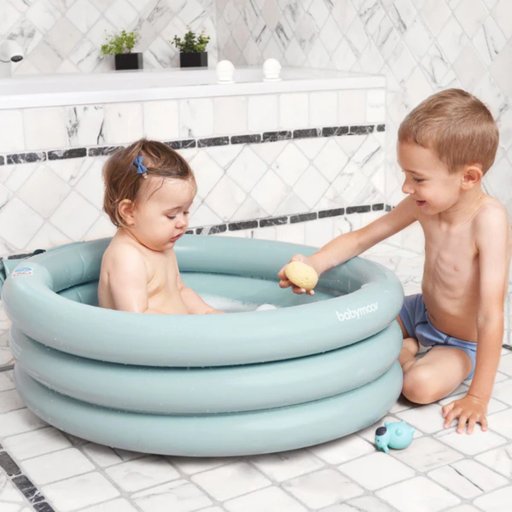 BABYMOOV Inflatable Bath Tub - Aqua Dots