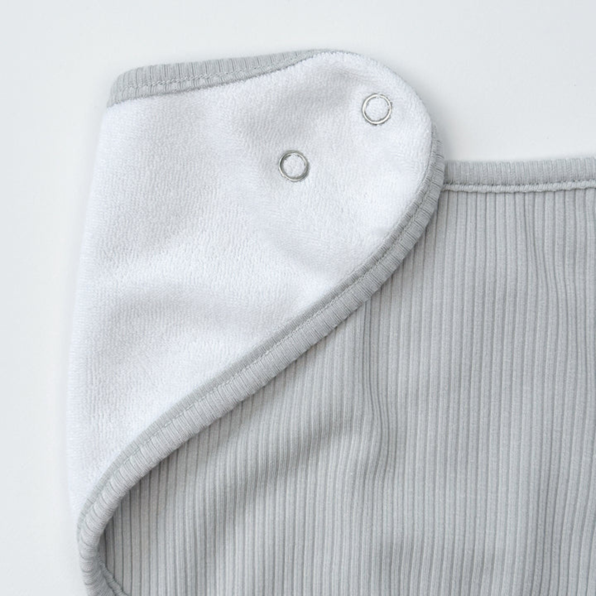 BELAN J Ribbed Bandana Bib - Silver Cloud
