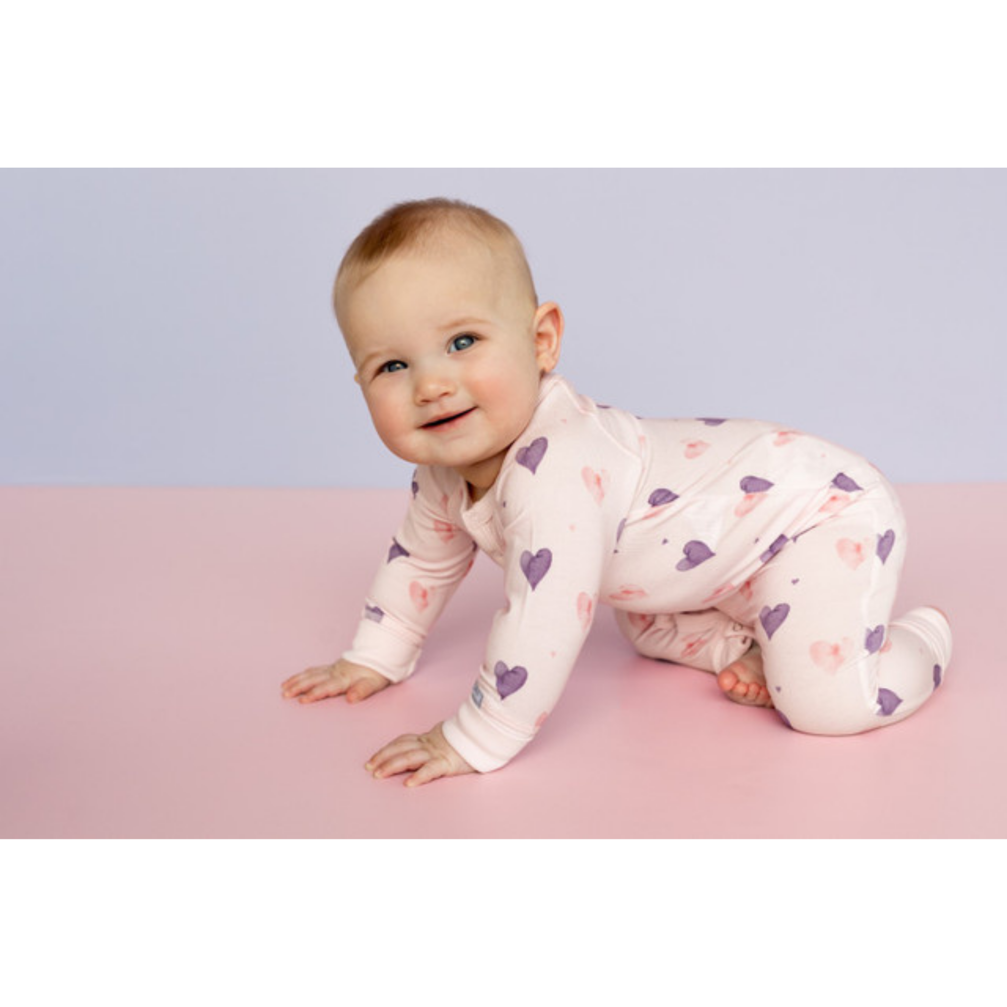 Combinaison en modal COCCOLI - Cœurs sur rose clair