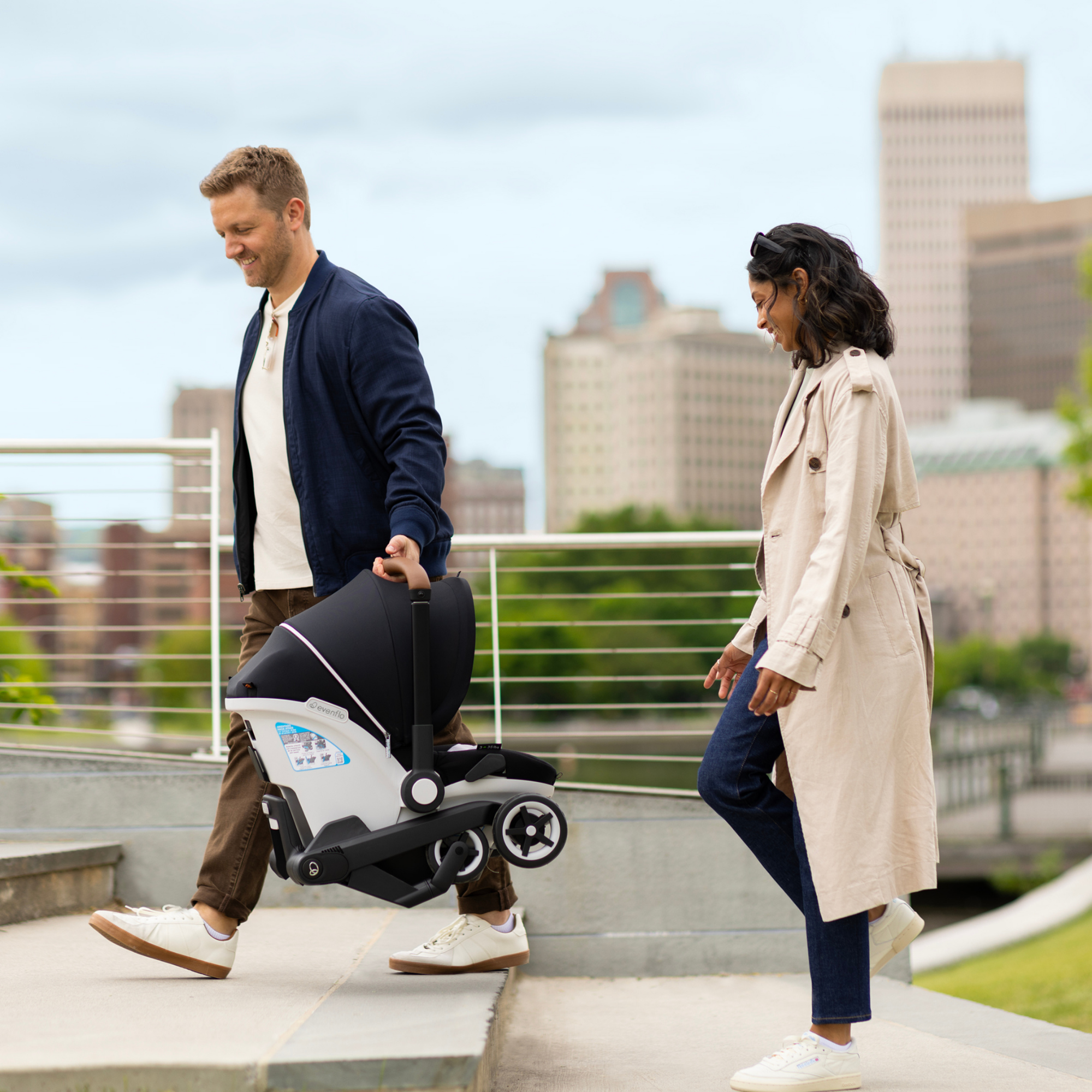 Siège auto et poussette pour bébé EVENFLO Shyft DualRide
