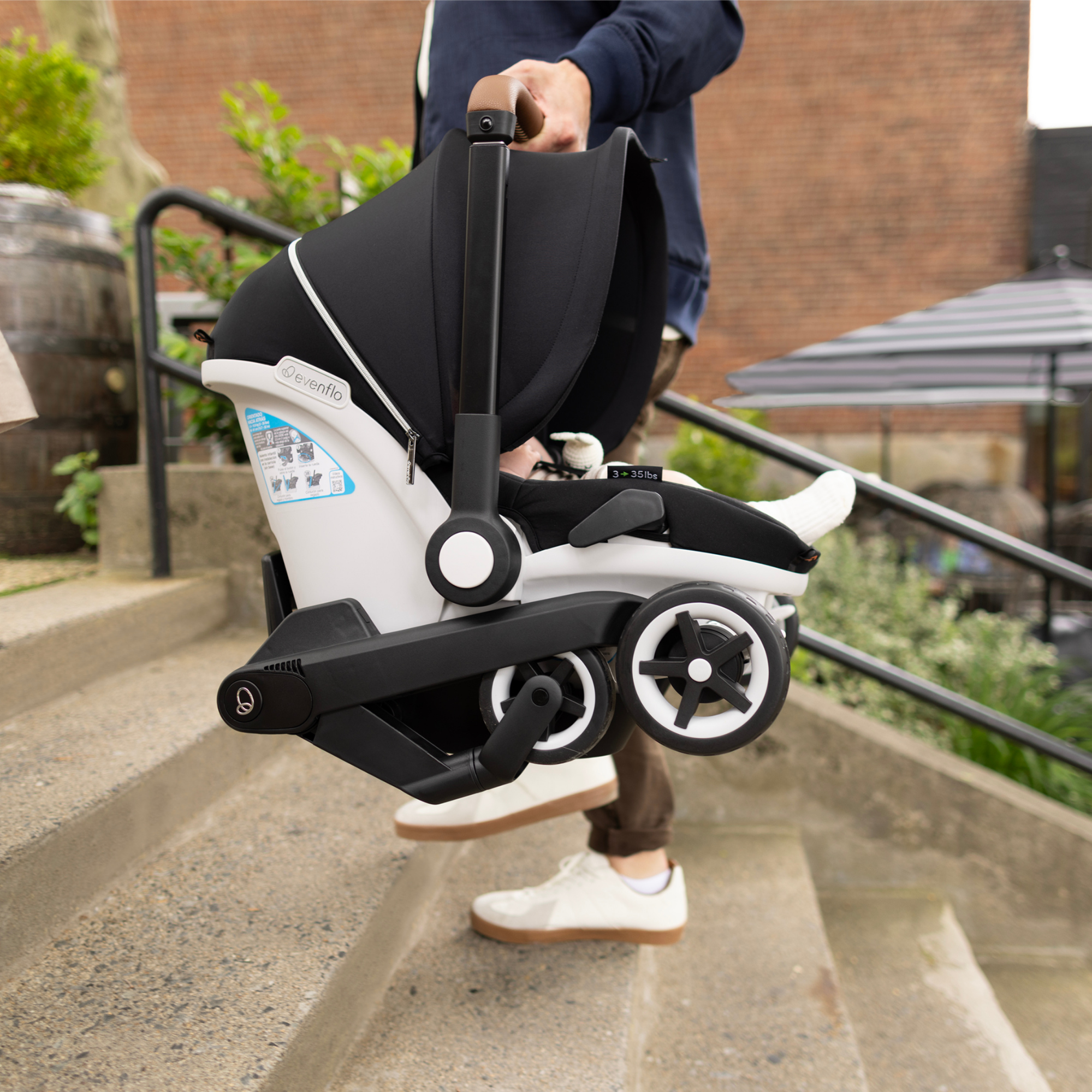 Siège auto et poussette pour bébé EVENFLO Shyft DualRide