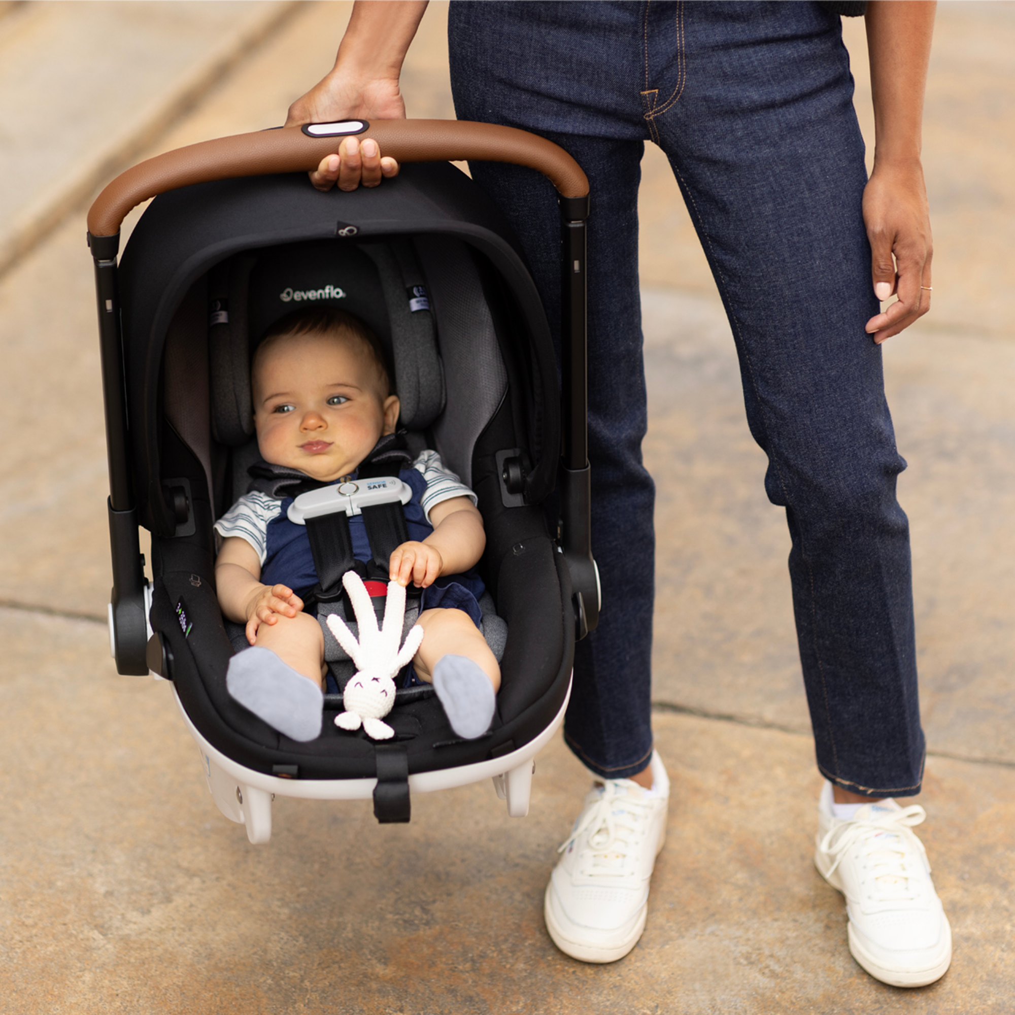 Siège auto et poussette pour bébé EVENFLO Shyft DualRide