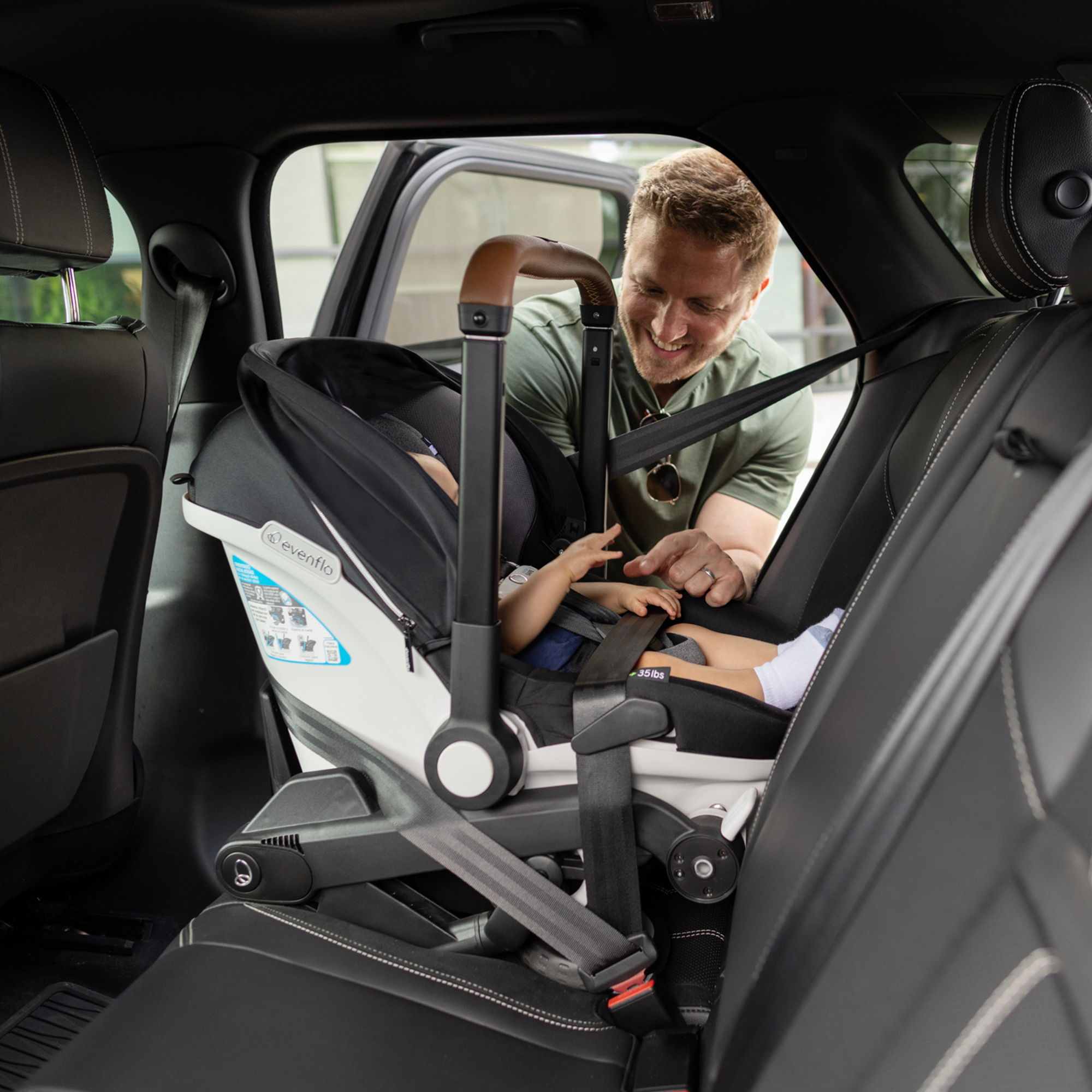 Siège auto et poussette pour bébé EVENFLO Shyft DualRide