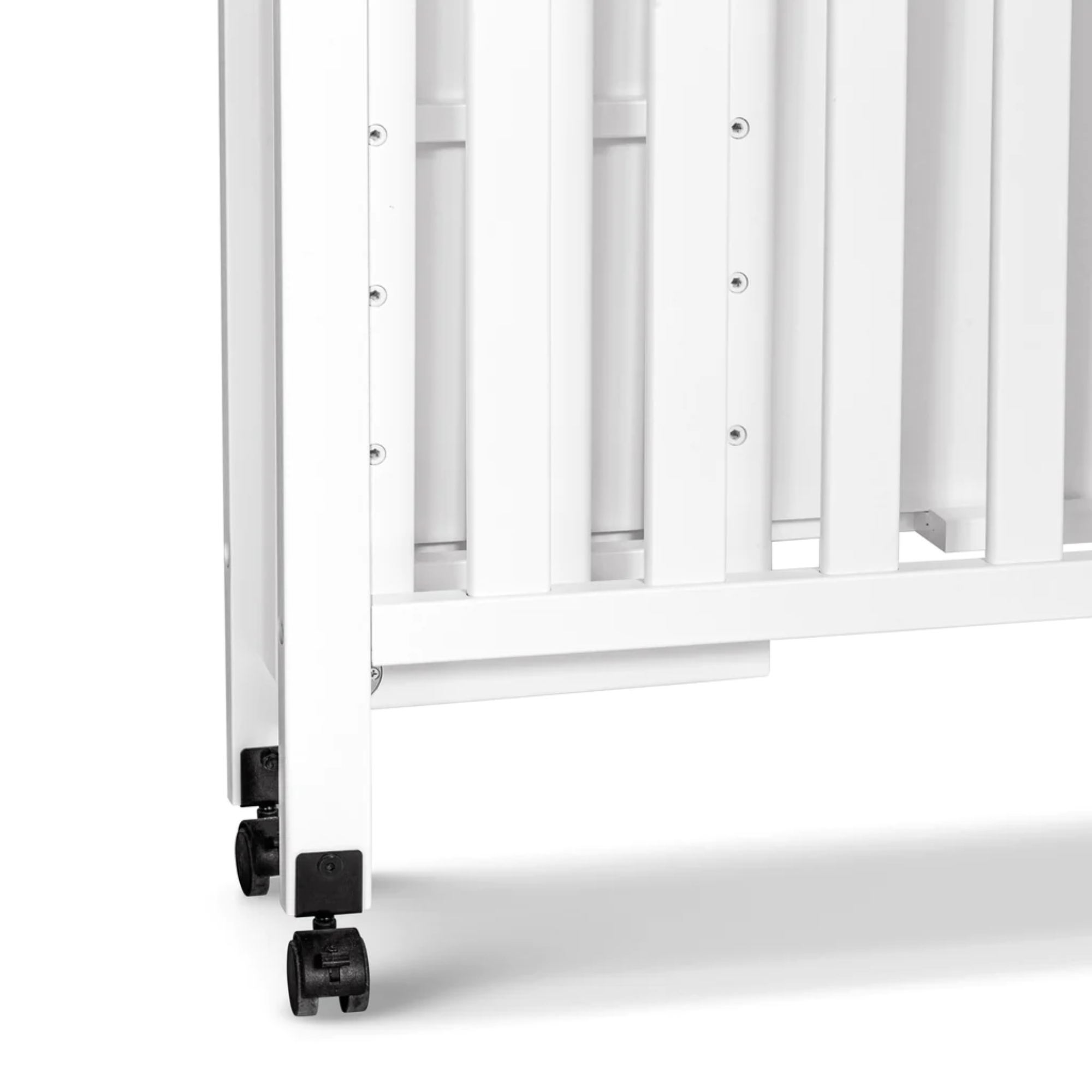 DAVINCI Charlie Folding Portable 3-in-1 Mini Crib - White