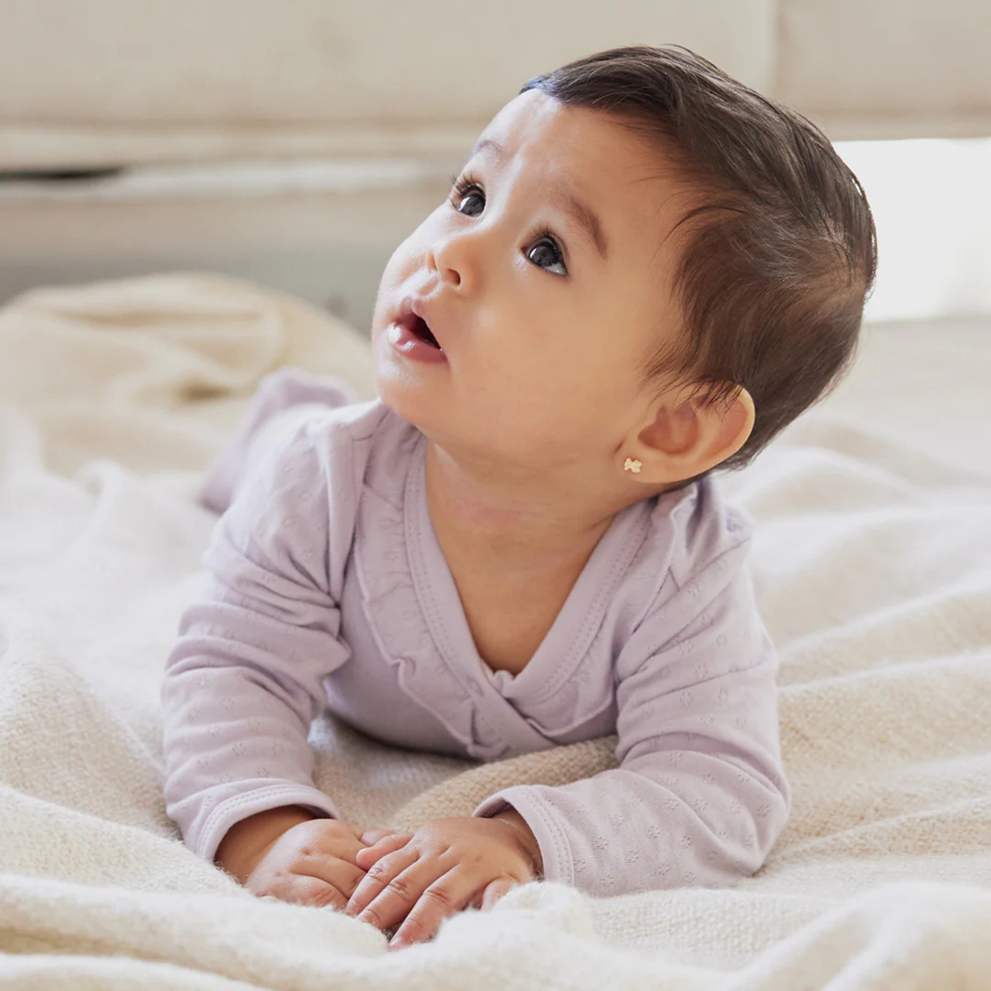 FIRSTS Grenouillère croisée en tricot pointelle violet clair 