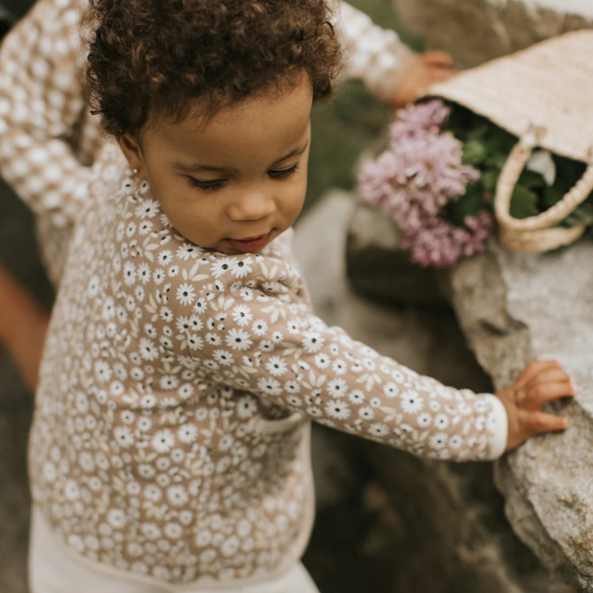Cardigan matelassé à imprimé marguerites Sand Dune FIRSTS