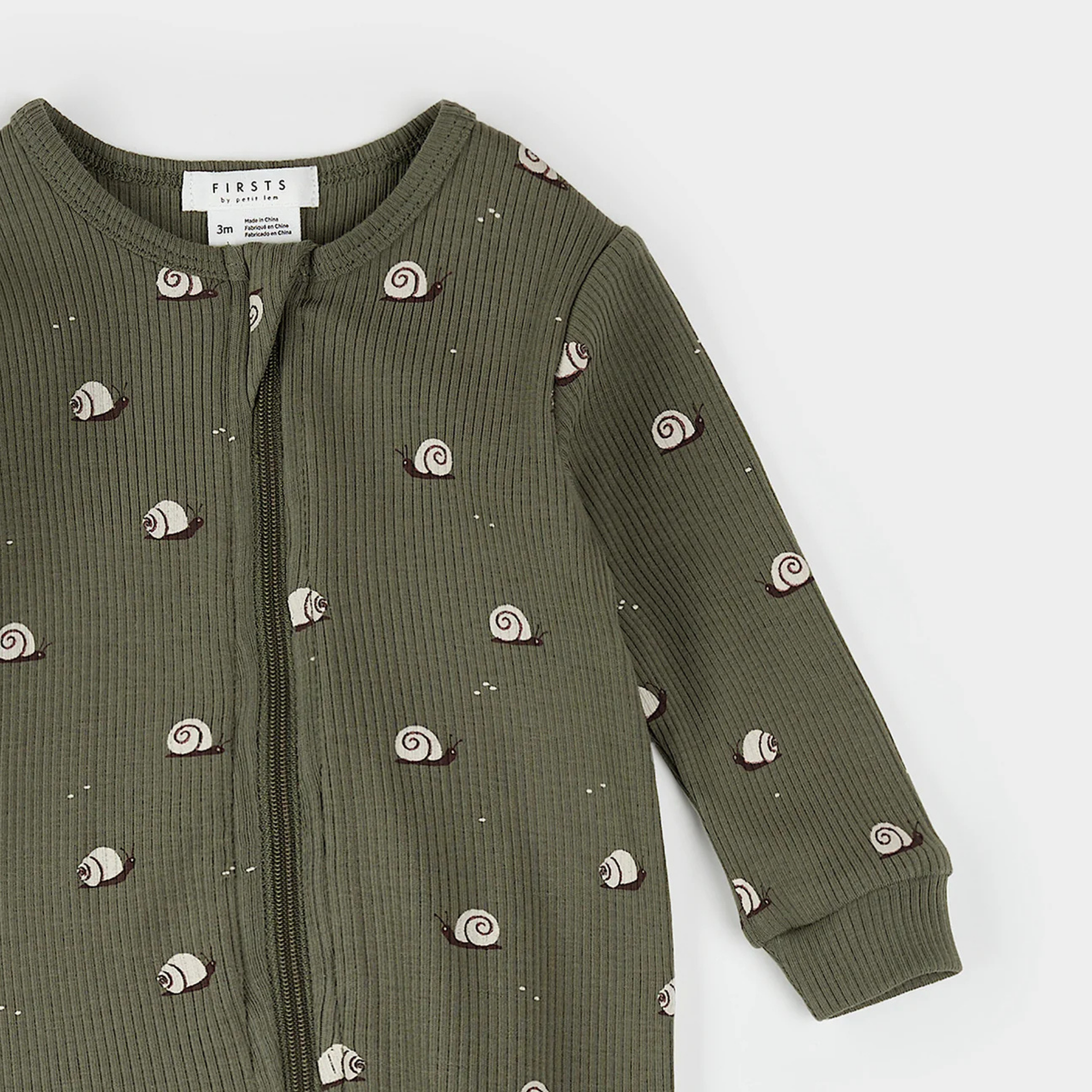 Imprimé escargot FIRSTS sur une couverture verte Farm