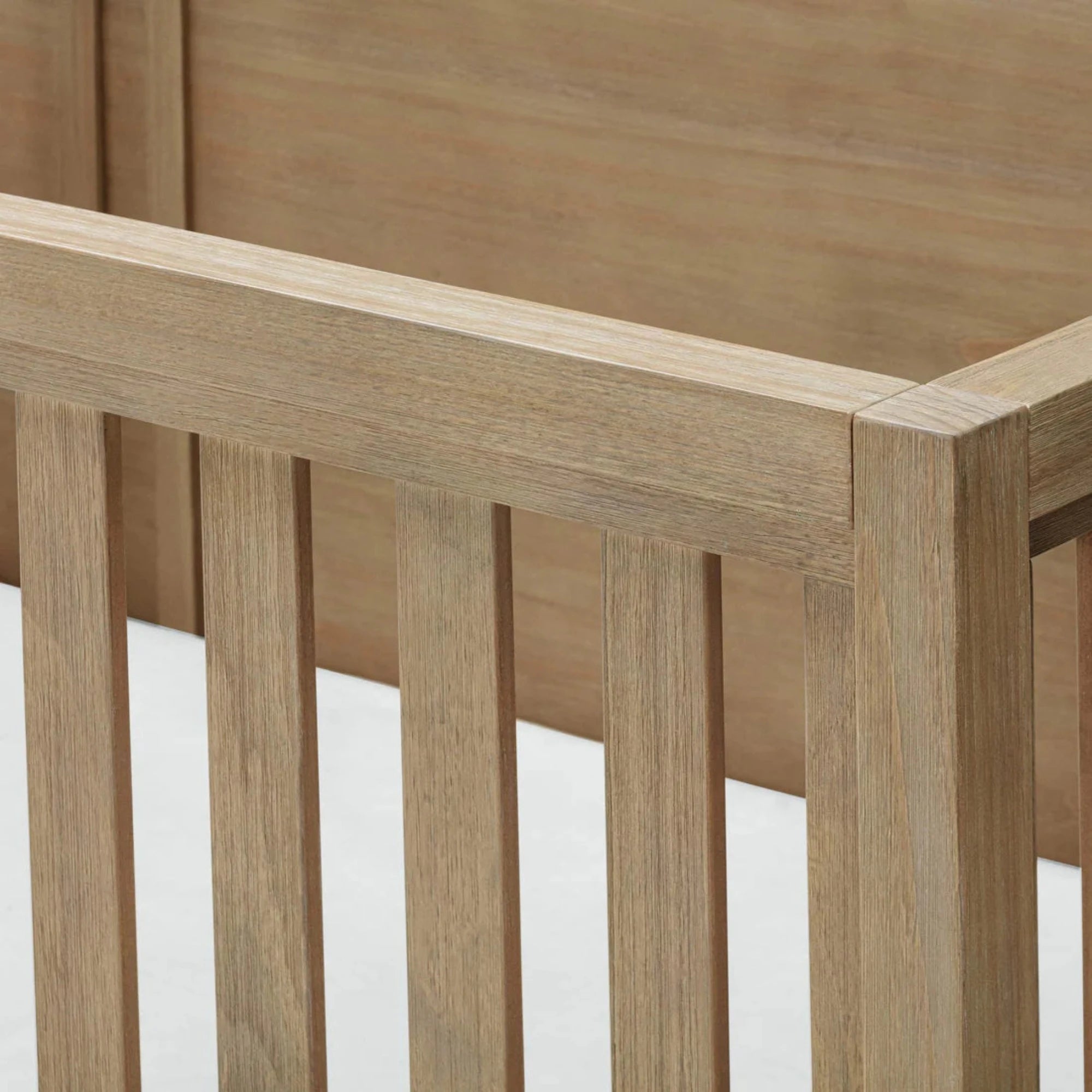 Lit bébé convertible 4 en 1 Newbern de la marque MONOGRAM