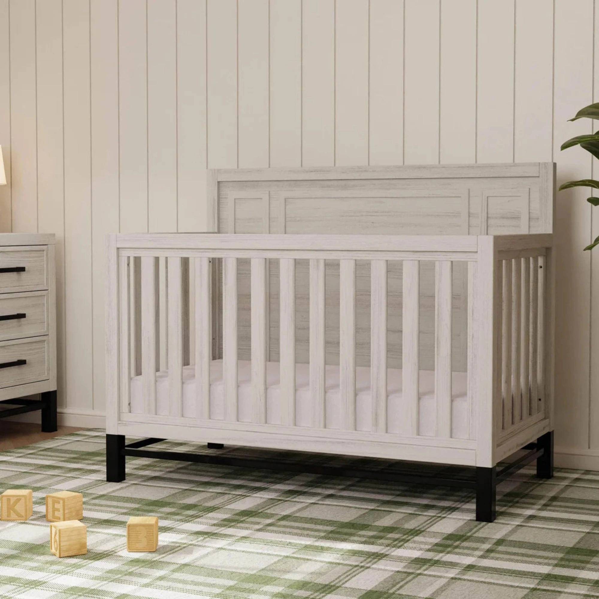 Lit bébé convertible 4 en 1 Newbern de la marque MONOGRAM