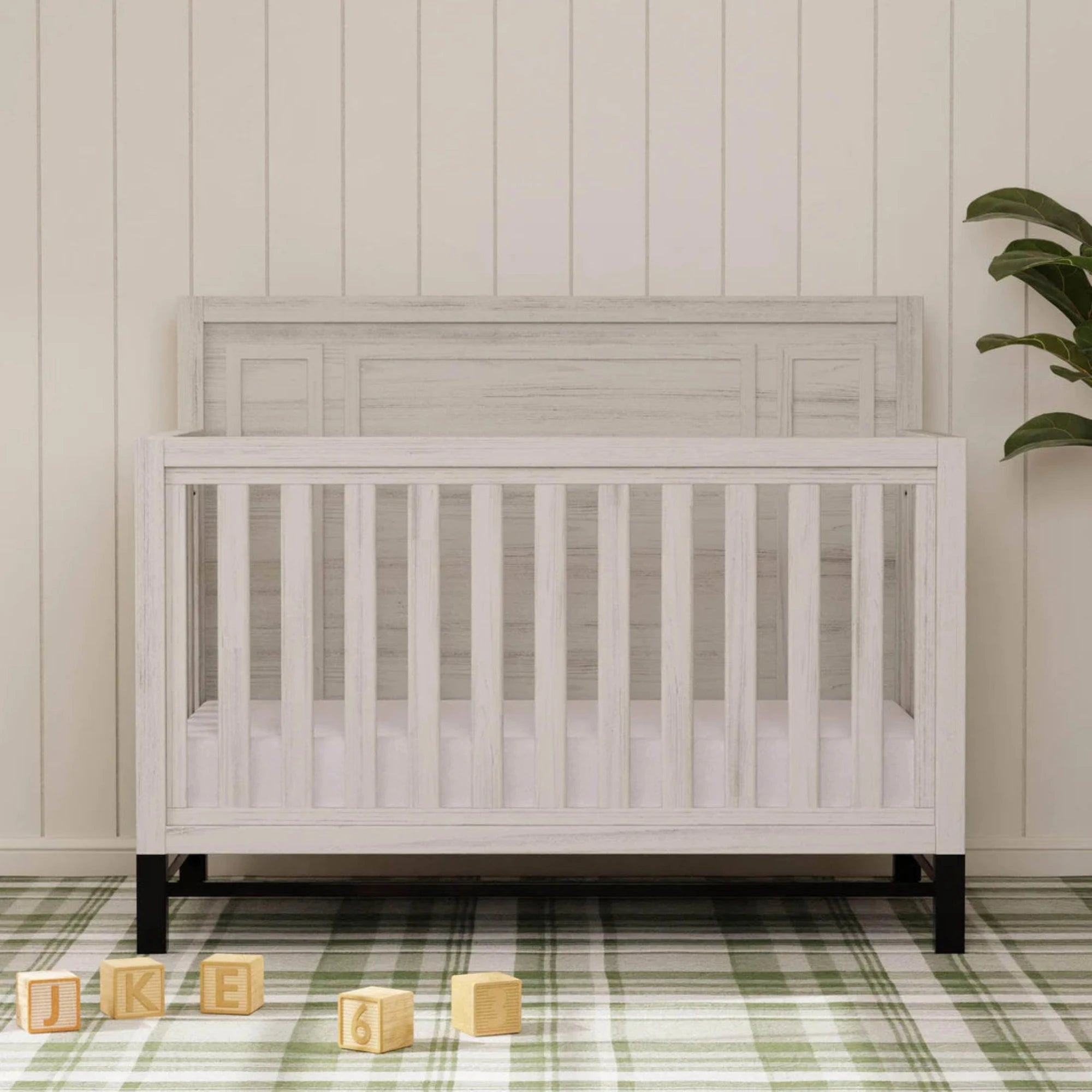 Lit bébé convertible 4 en 1 Newbern de la marque MONOGRAM