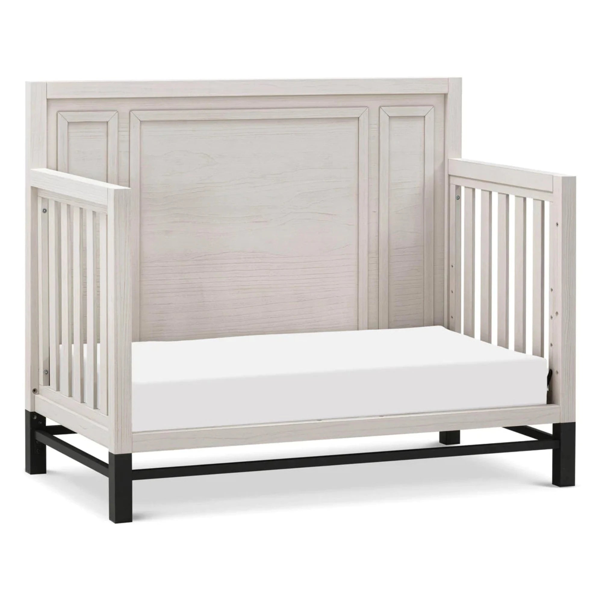Lit bébé convertible 4 en 1 Newbern de la marque MONOGRAM