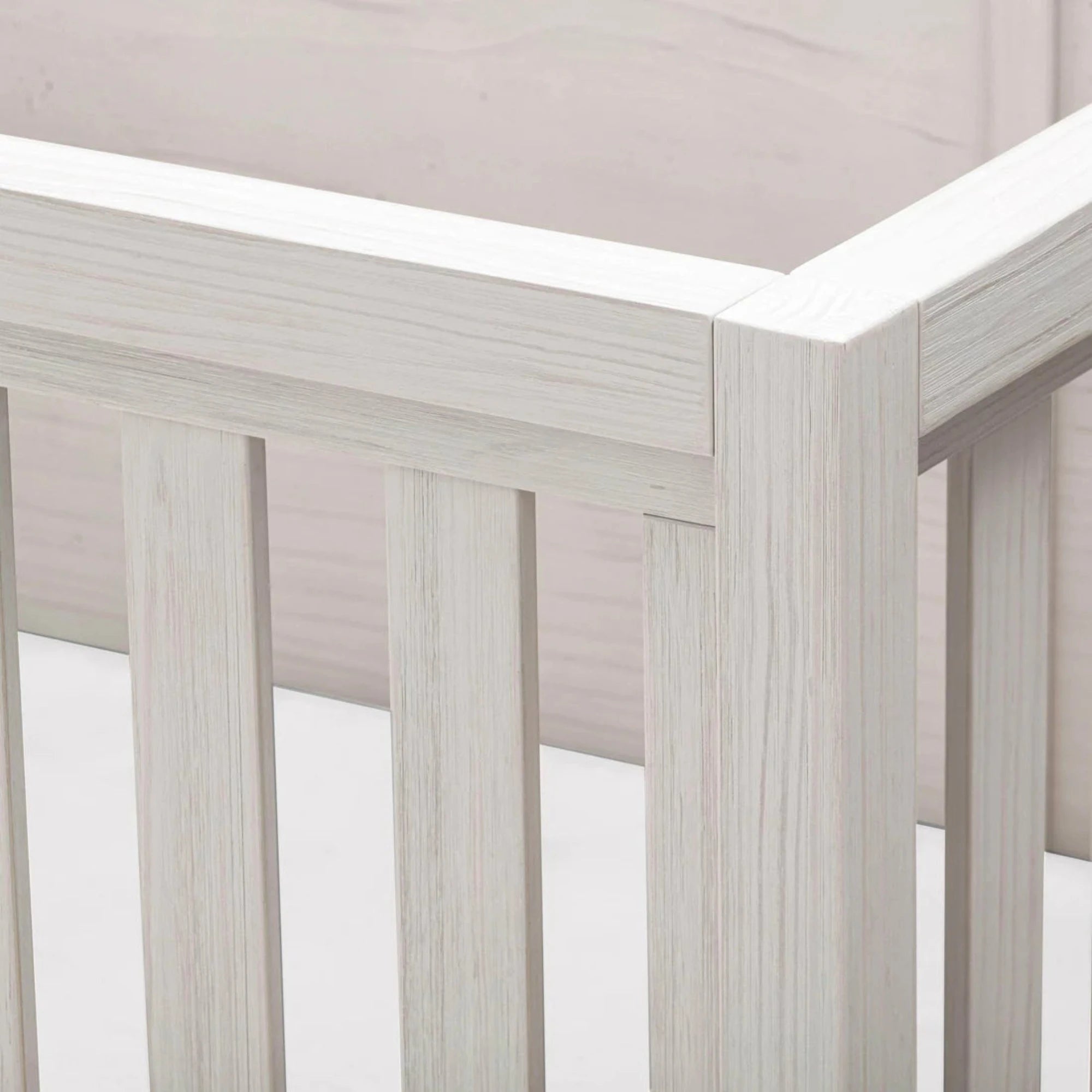 Lit bébé convertible 4 en 1 Newbern de la marque MONOGRAM