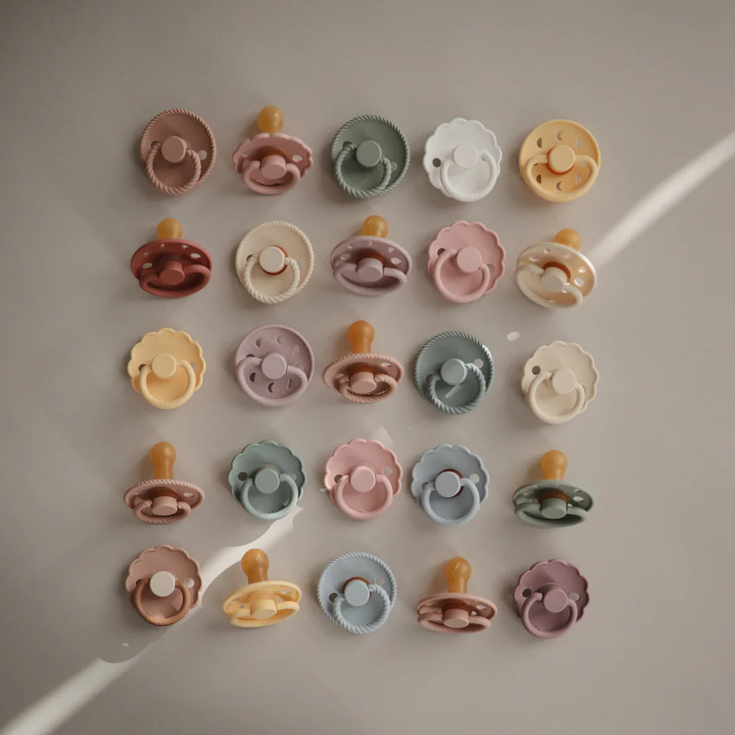 MUSHIE Frigg Moon Latex Baby Pacifier