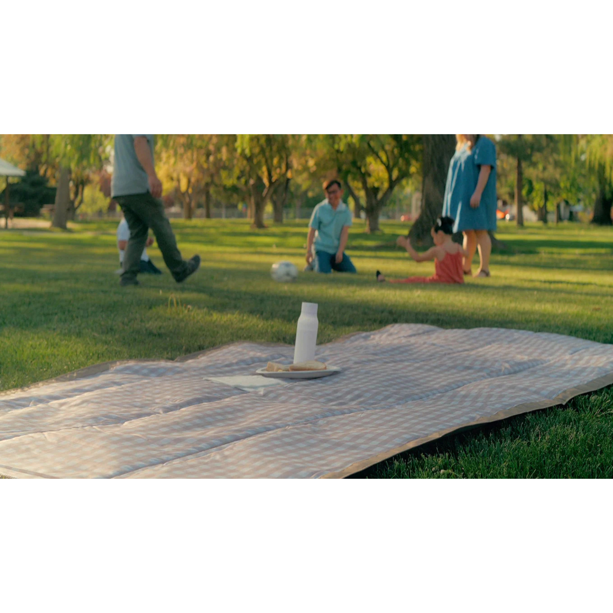 LITTLE UNICORN 5x5 Outdoor Blanket - Beige Buffalo Check
