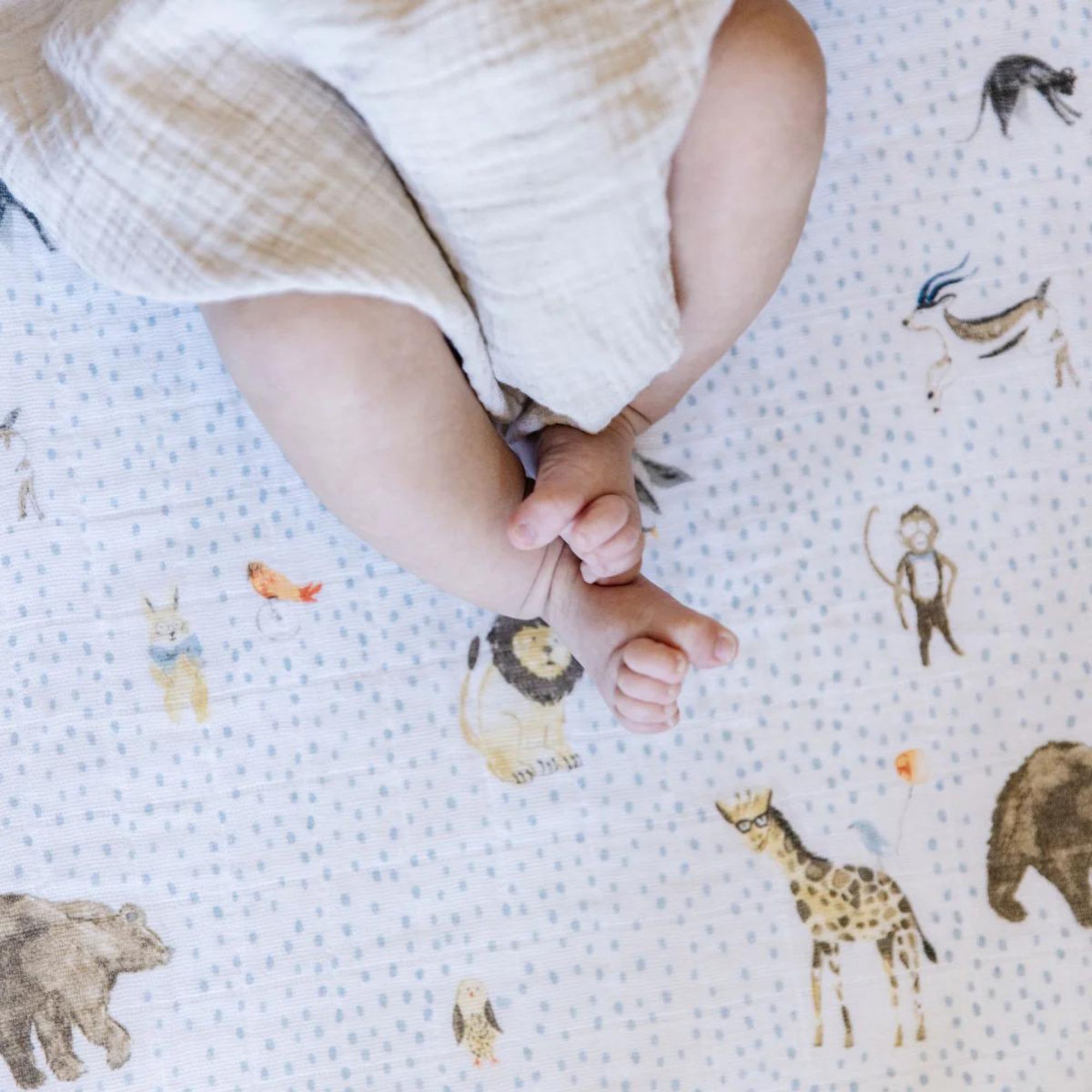 LITTLE UNICORN Cotton Muslin Crib Sheet