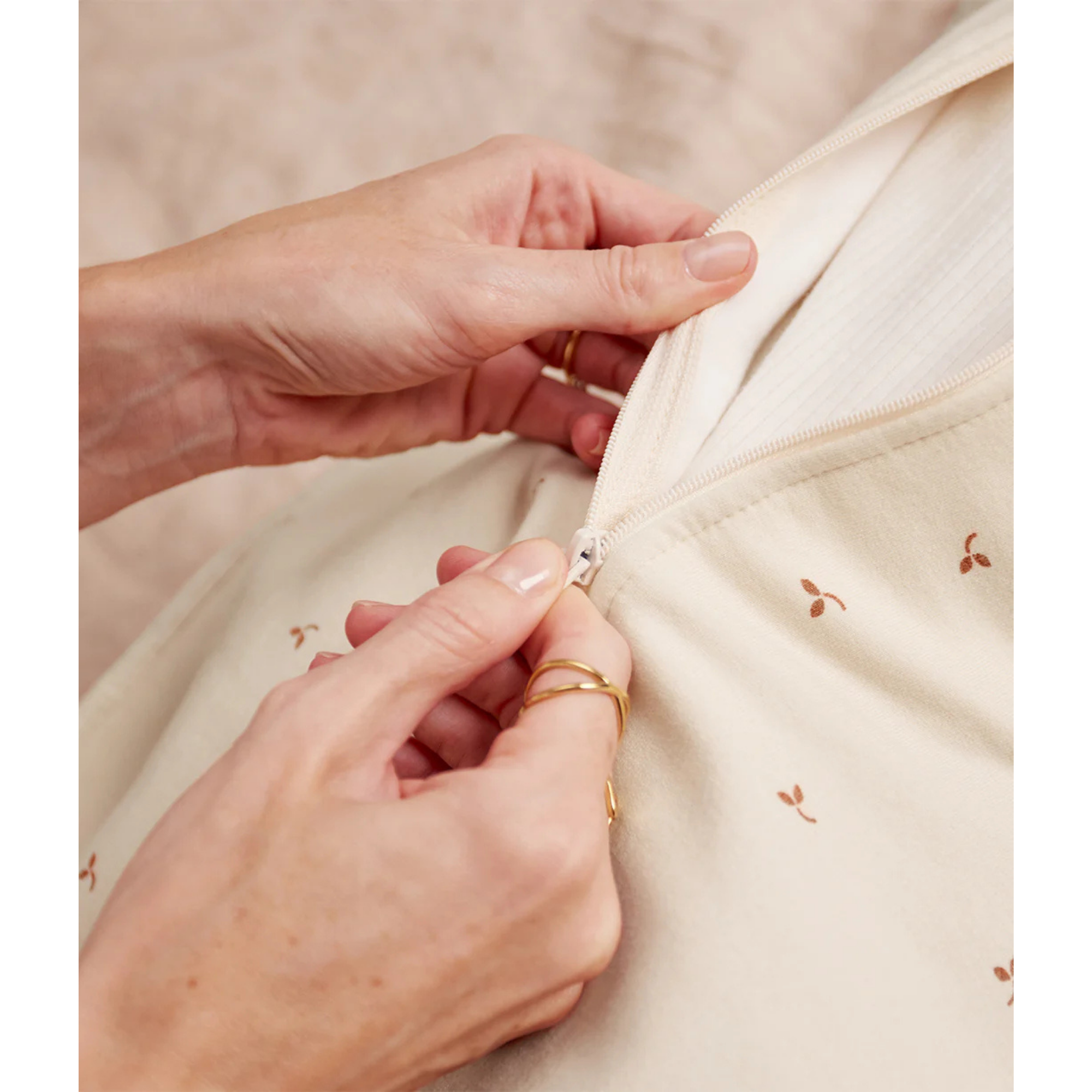 LOVE TO DREAM Swaddle Up Transition Bag 1.5Tog - Oatmeal Twig