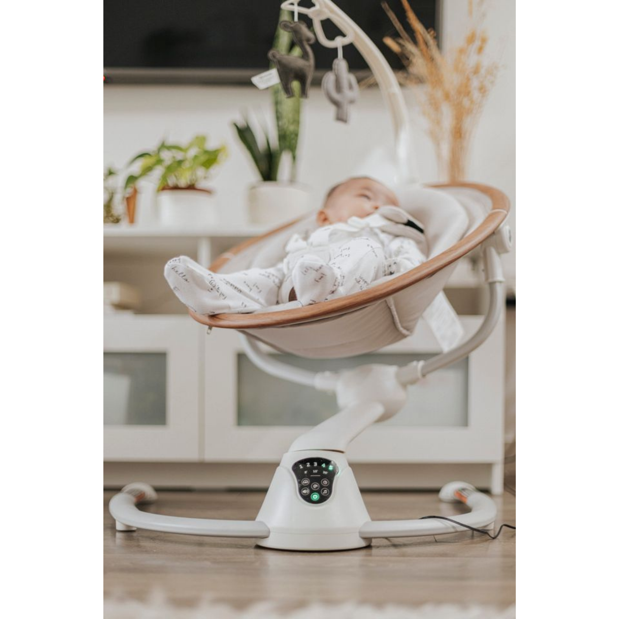Maxi Cosi Cassia Swing | Lightweight & Luxurious