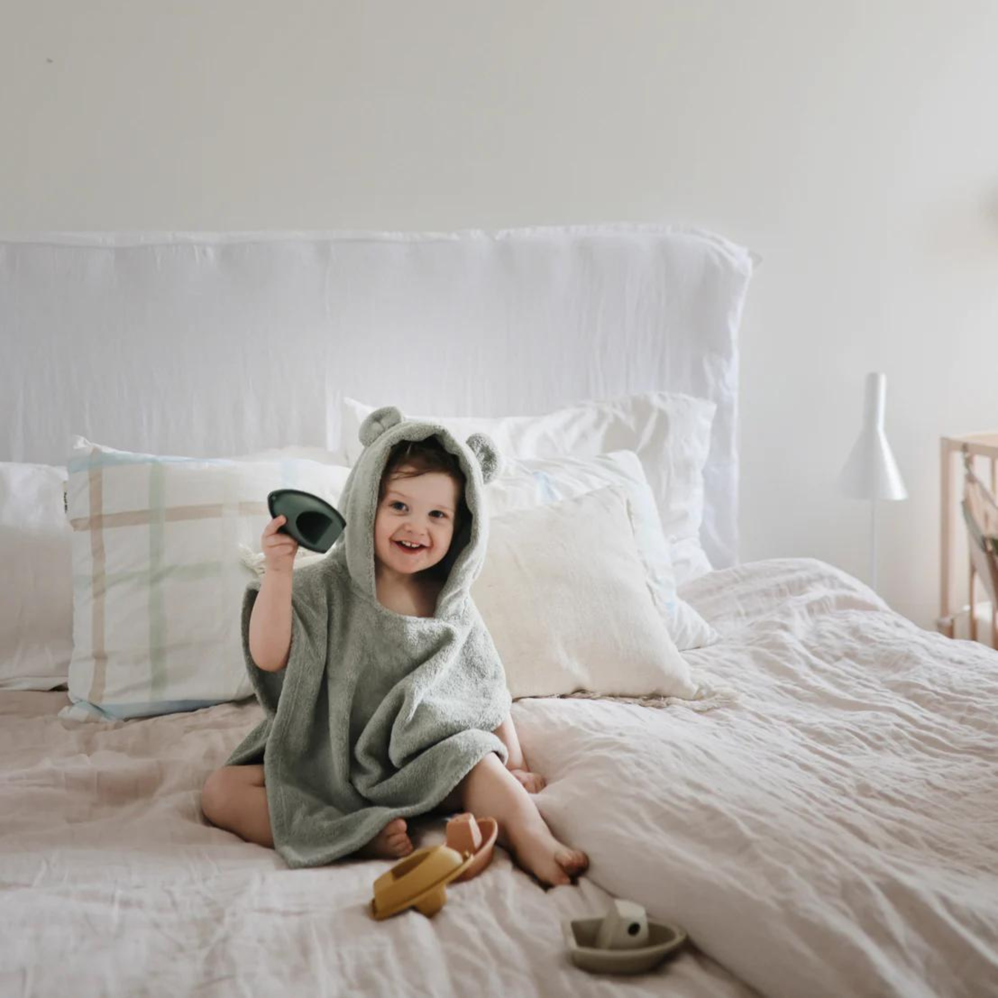 MUSHIE Bear Poncho Towel