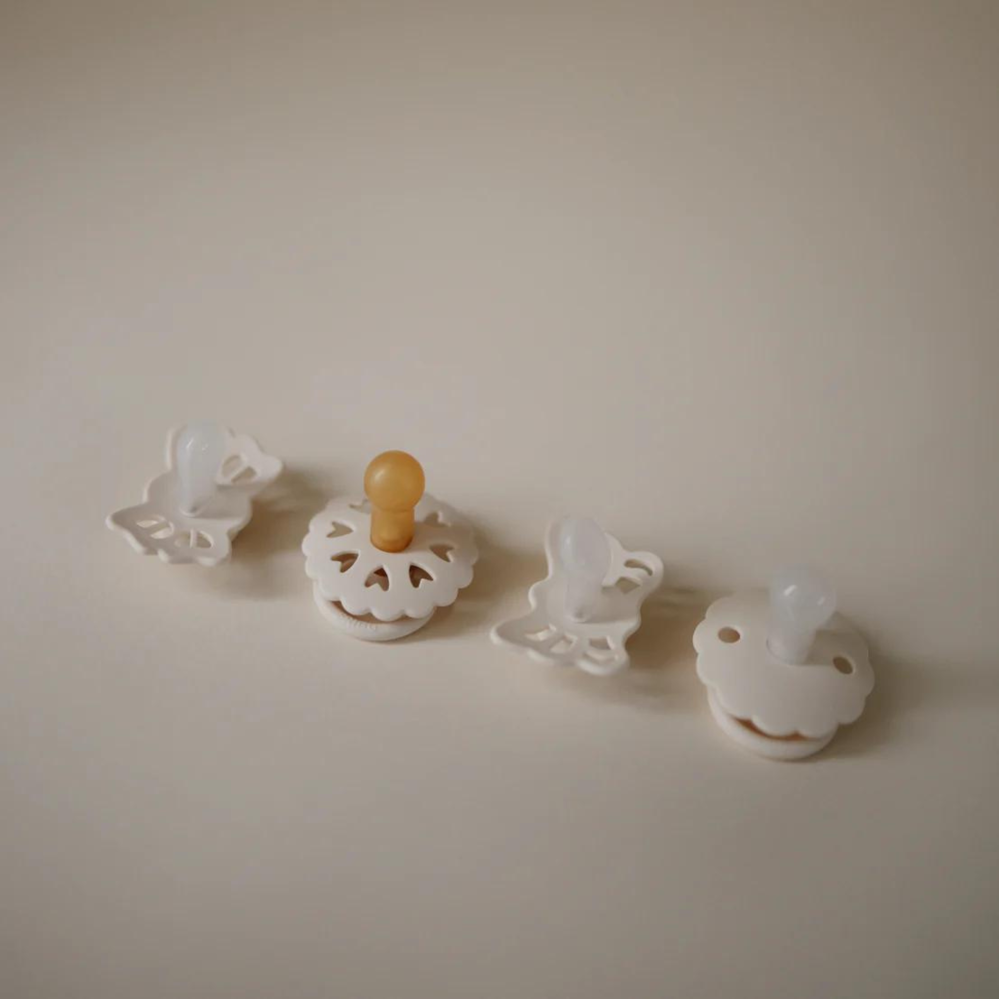 MUSHIE Frigg Baby's First Pacifier Floral Heart