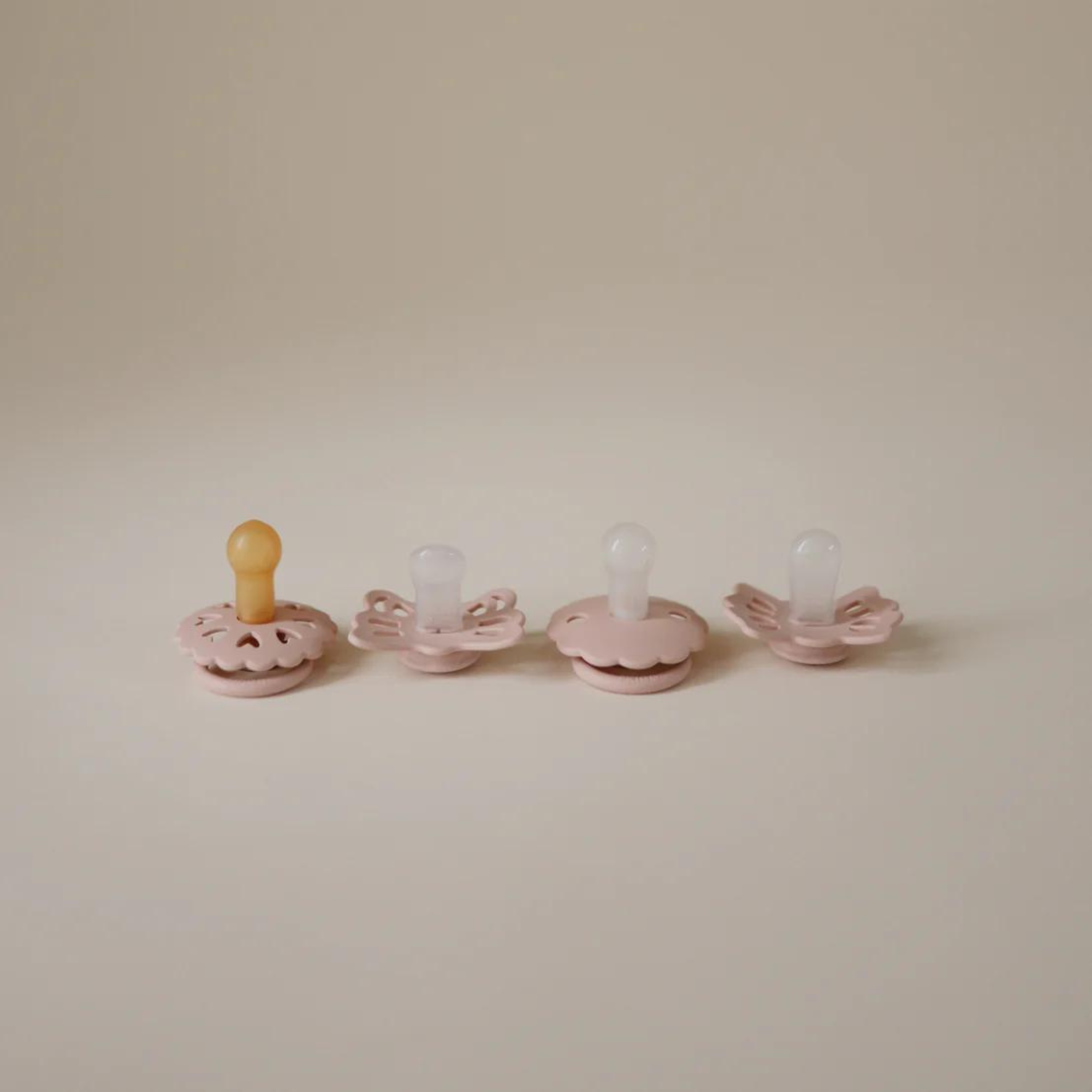 MUSHIE Frigg Baby's First Pacifier Floral Heart