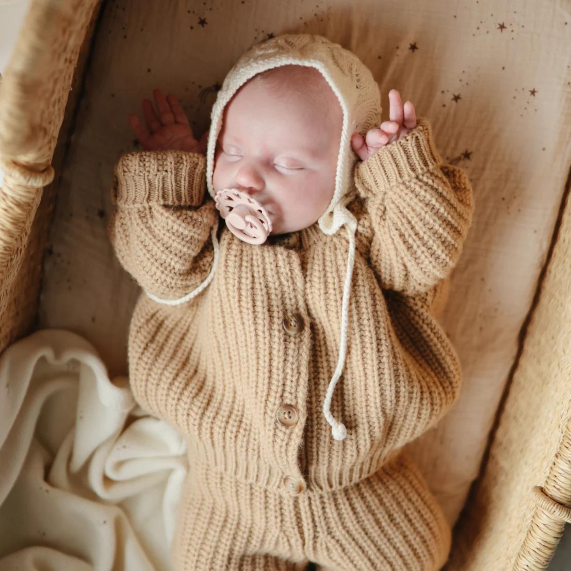 MUSHIE Frigg Baby's First Pacifier Floral Heart