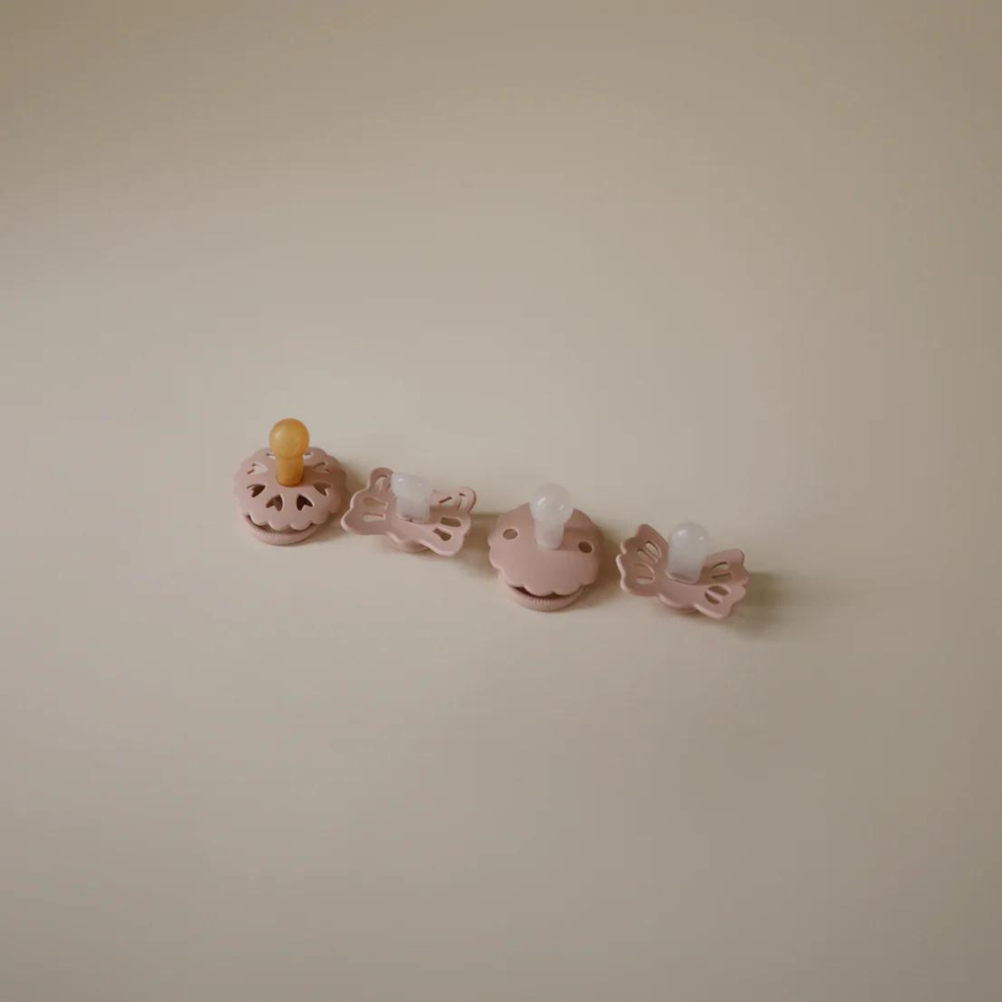 MUSHIE Frigg Baby's First Pacifier Floral Heart