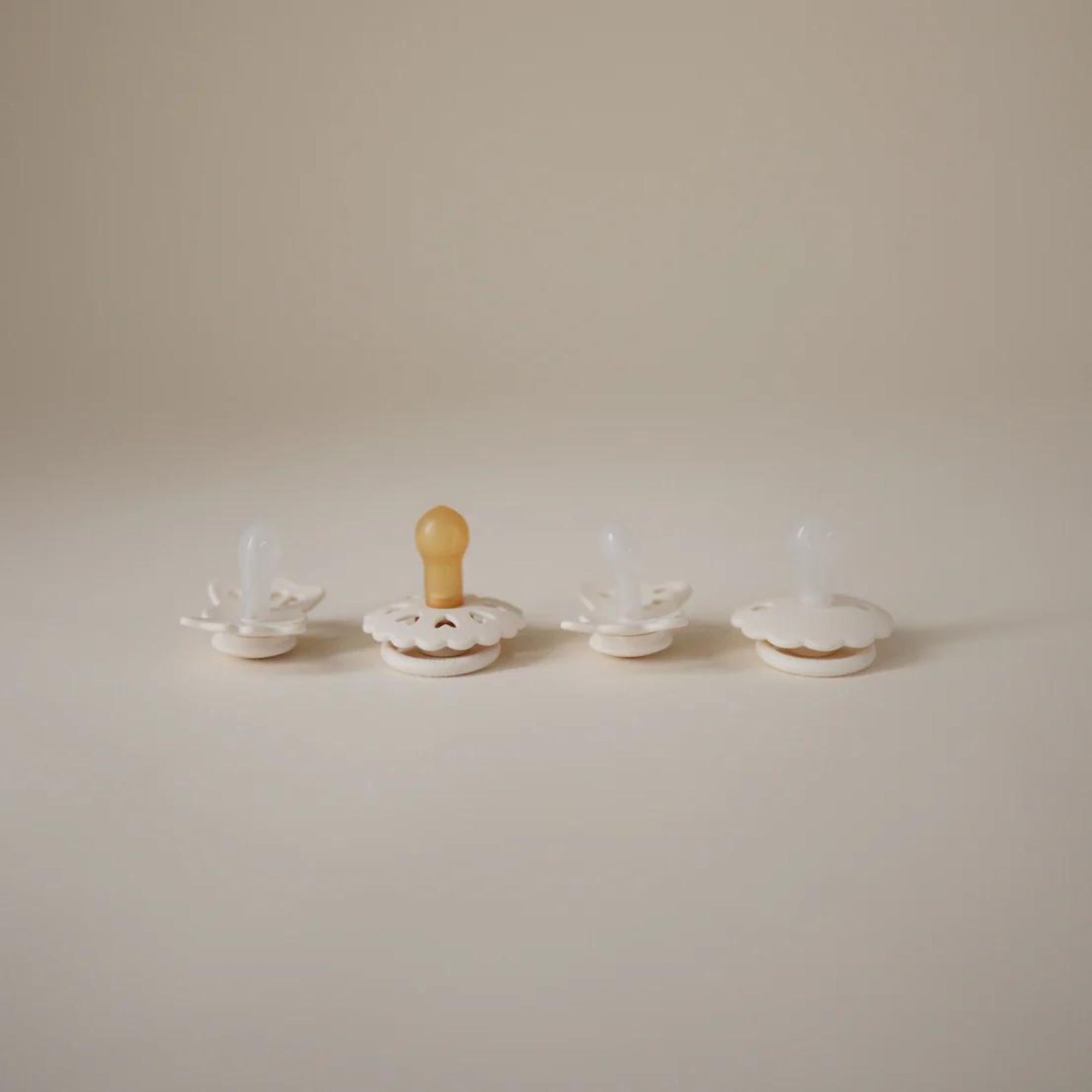 MUSHIE Frigg Baby's First Pacifier Floral Heart