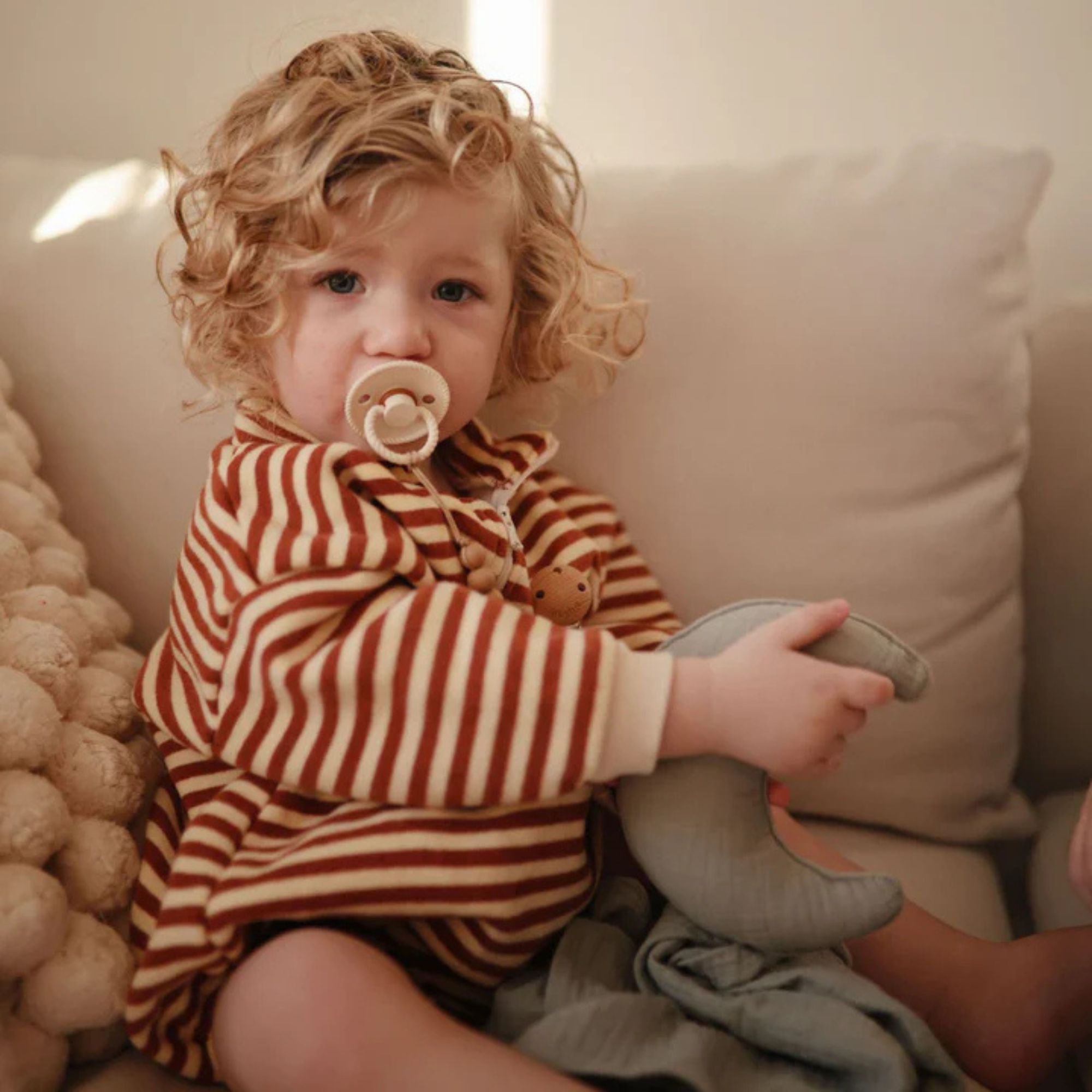 MUSHIE Frigg Natural Rubber Crystal Sparkle Pacifier (4-Pack)