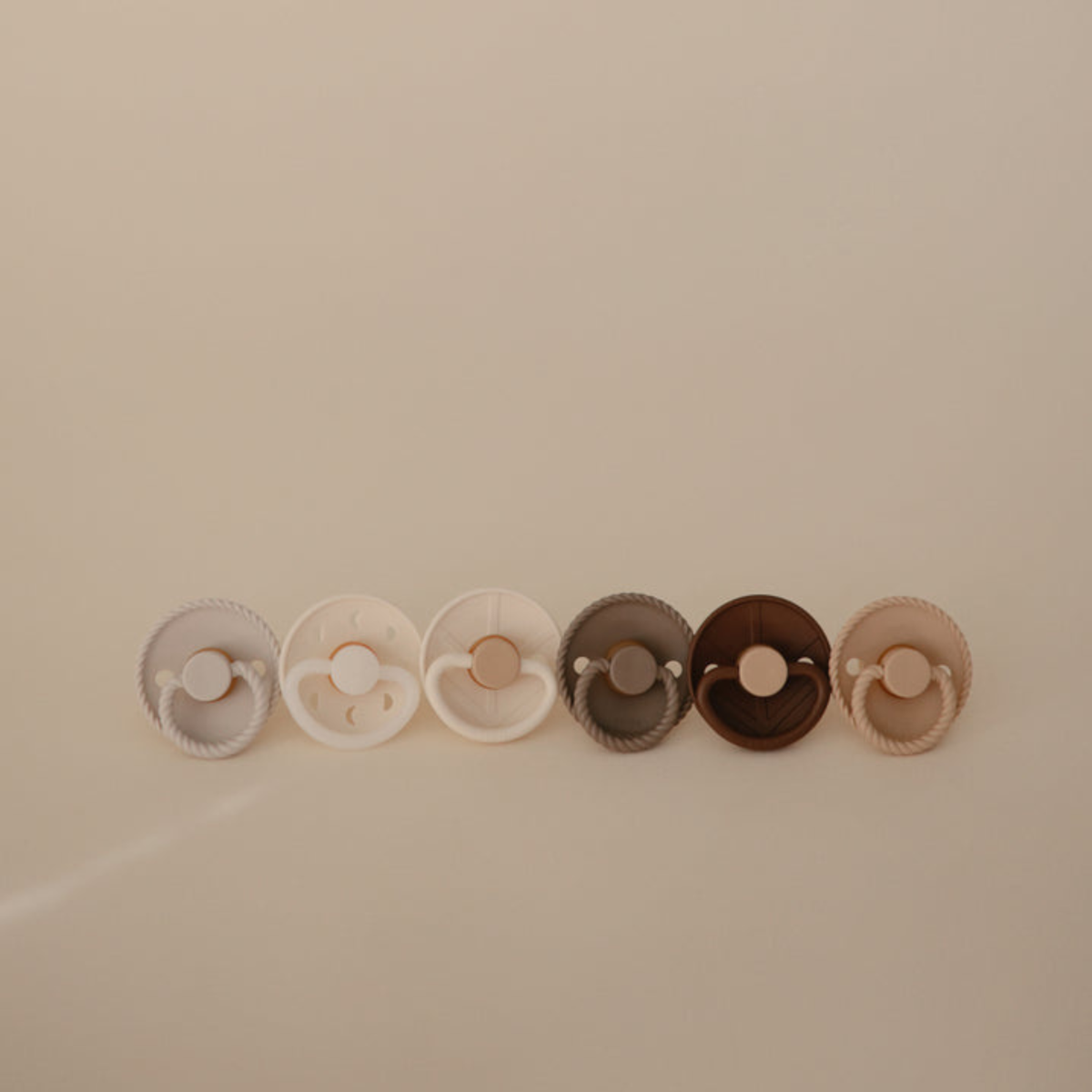 MUSHIE Frigg Natural Rubber Earthly Wonder Pacifier (6-Pack)