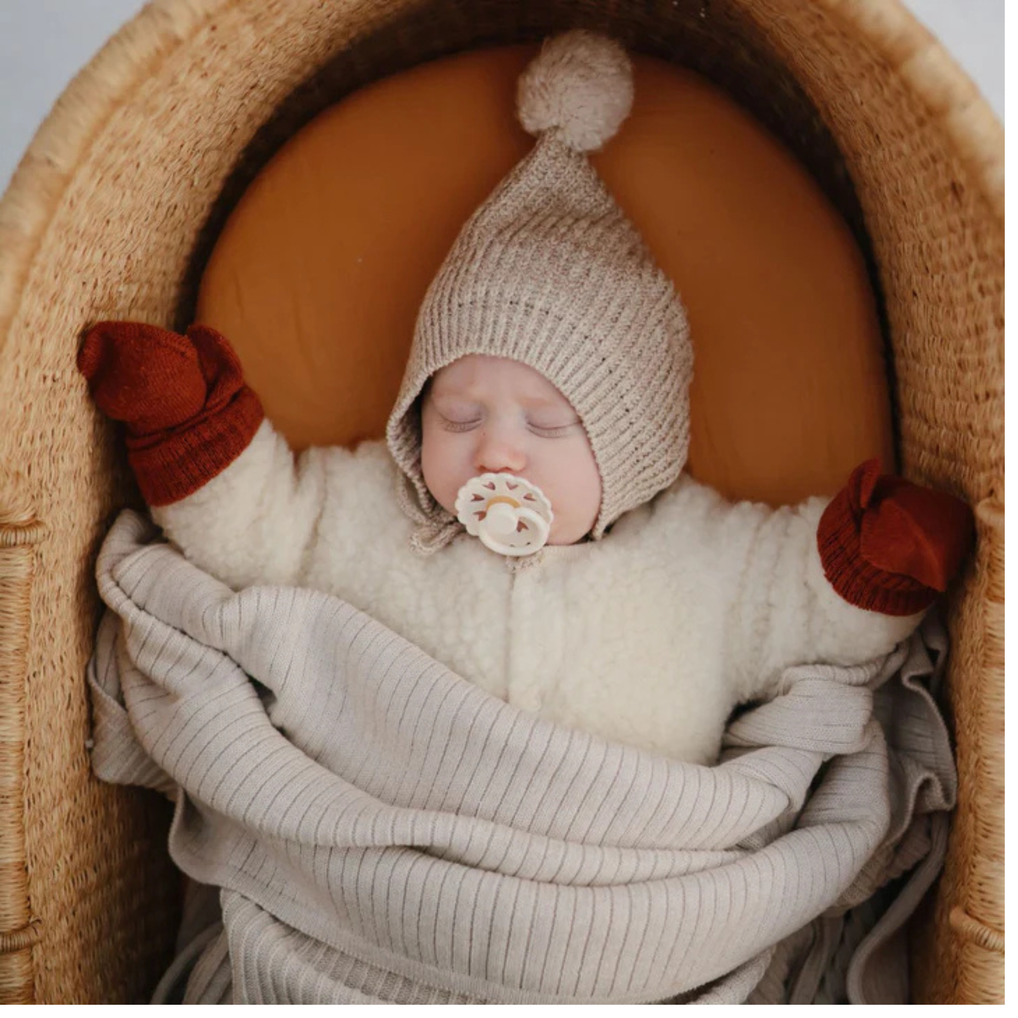 MUSHIE Frigg Natural Rubber Snowflake Dream Pacifier (4-Pack)