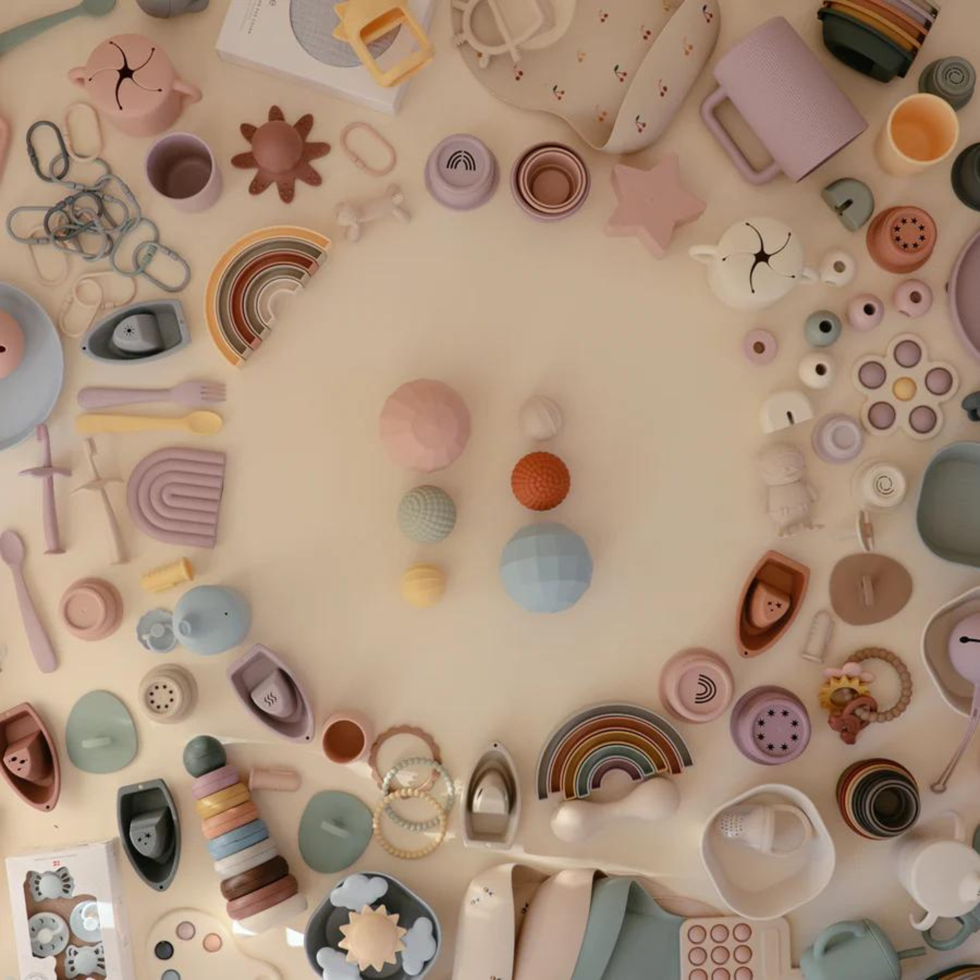 MUSHIE Nesting Sphere Sensory Toy