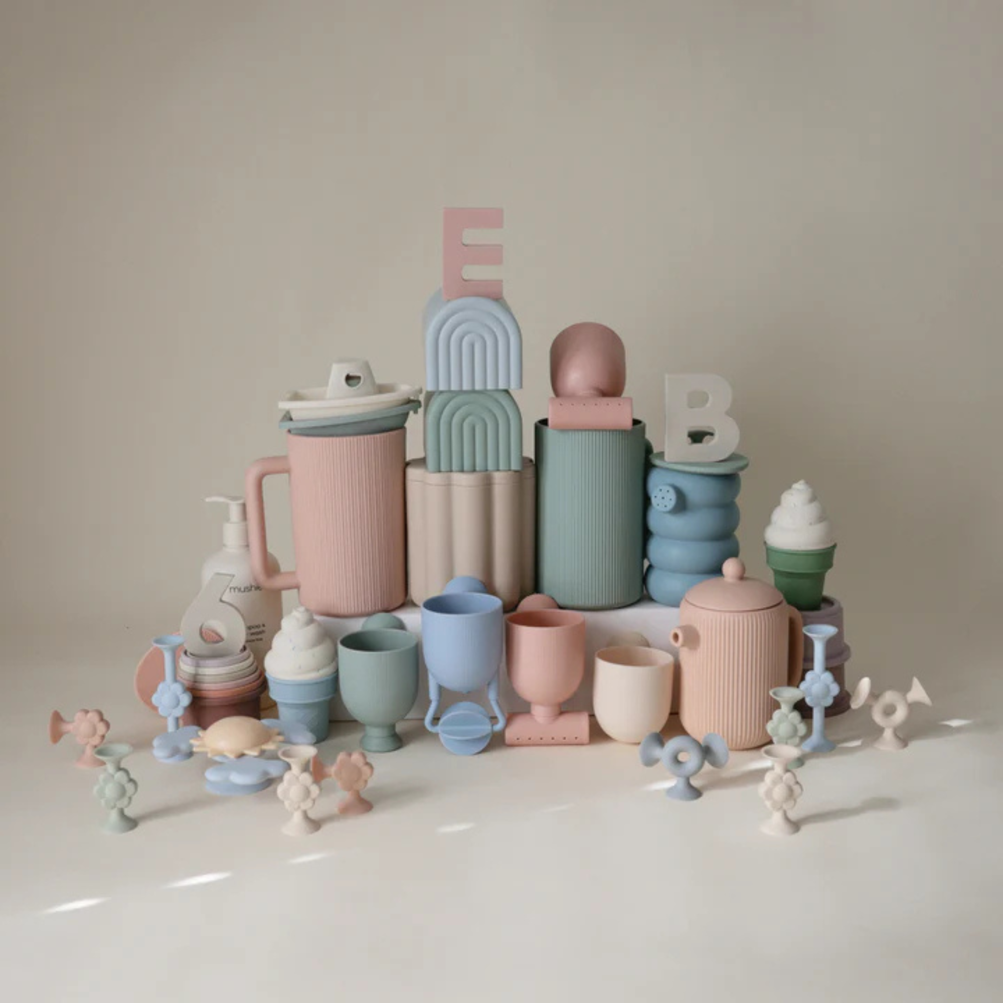 MUSHIE Pour and Play Bath Set