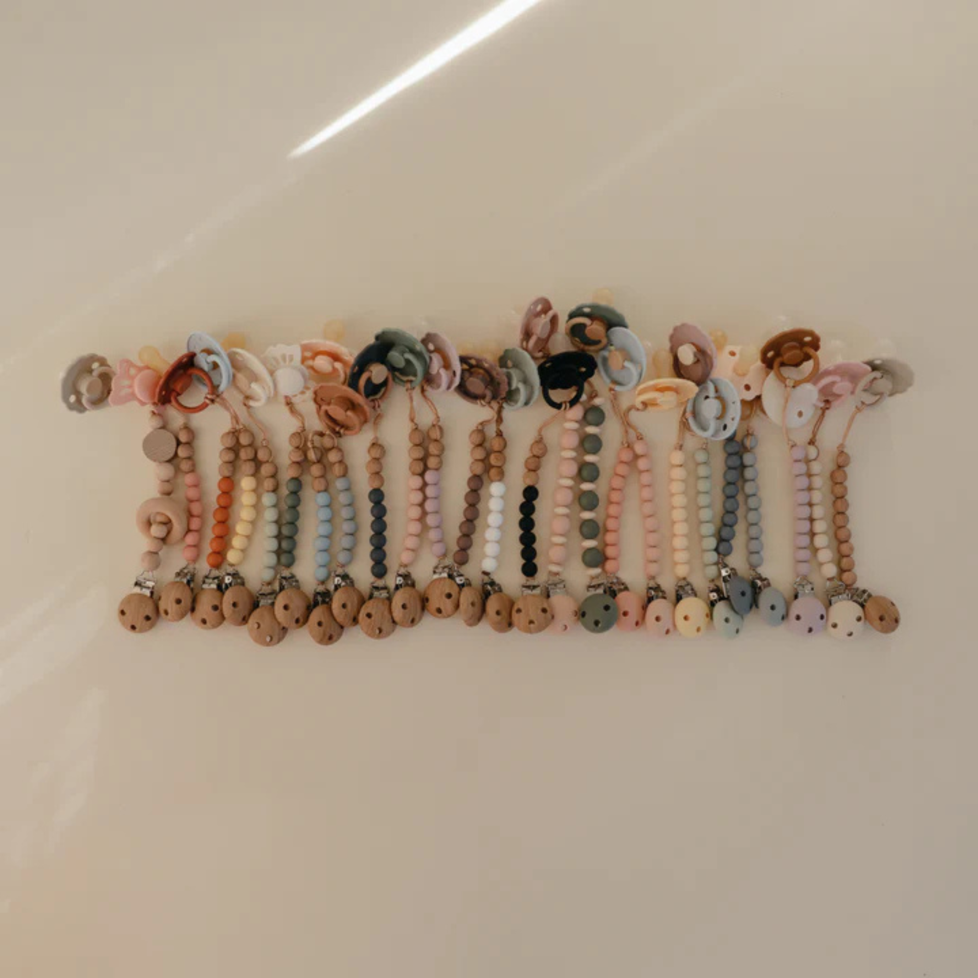 MUSHIE Silicone Pacifier Clip Mila