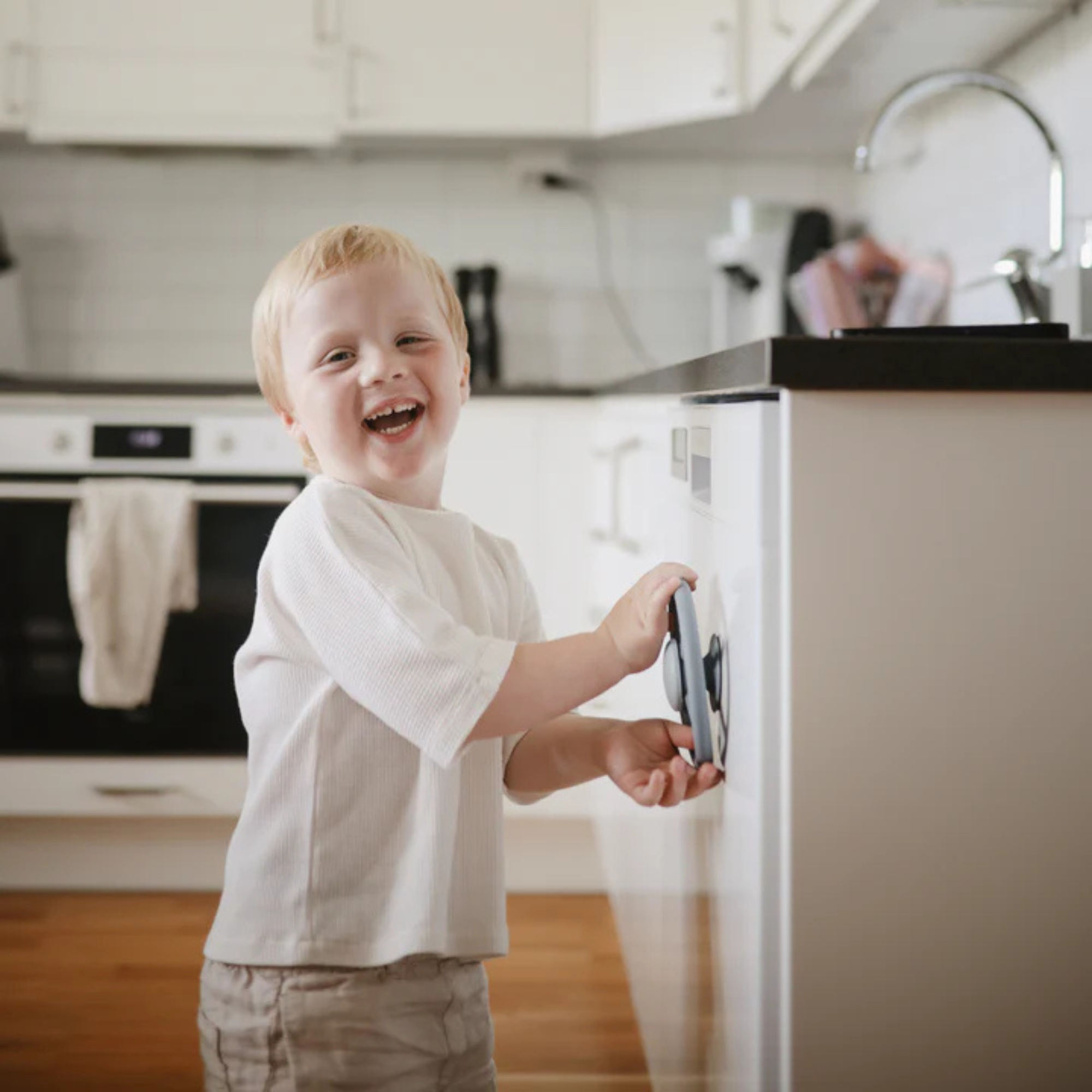 MUSHIE Wheel Suction Spinner Toy