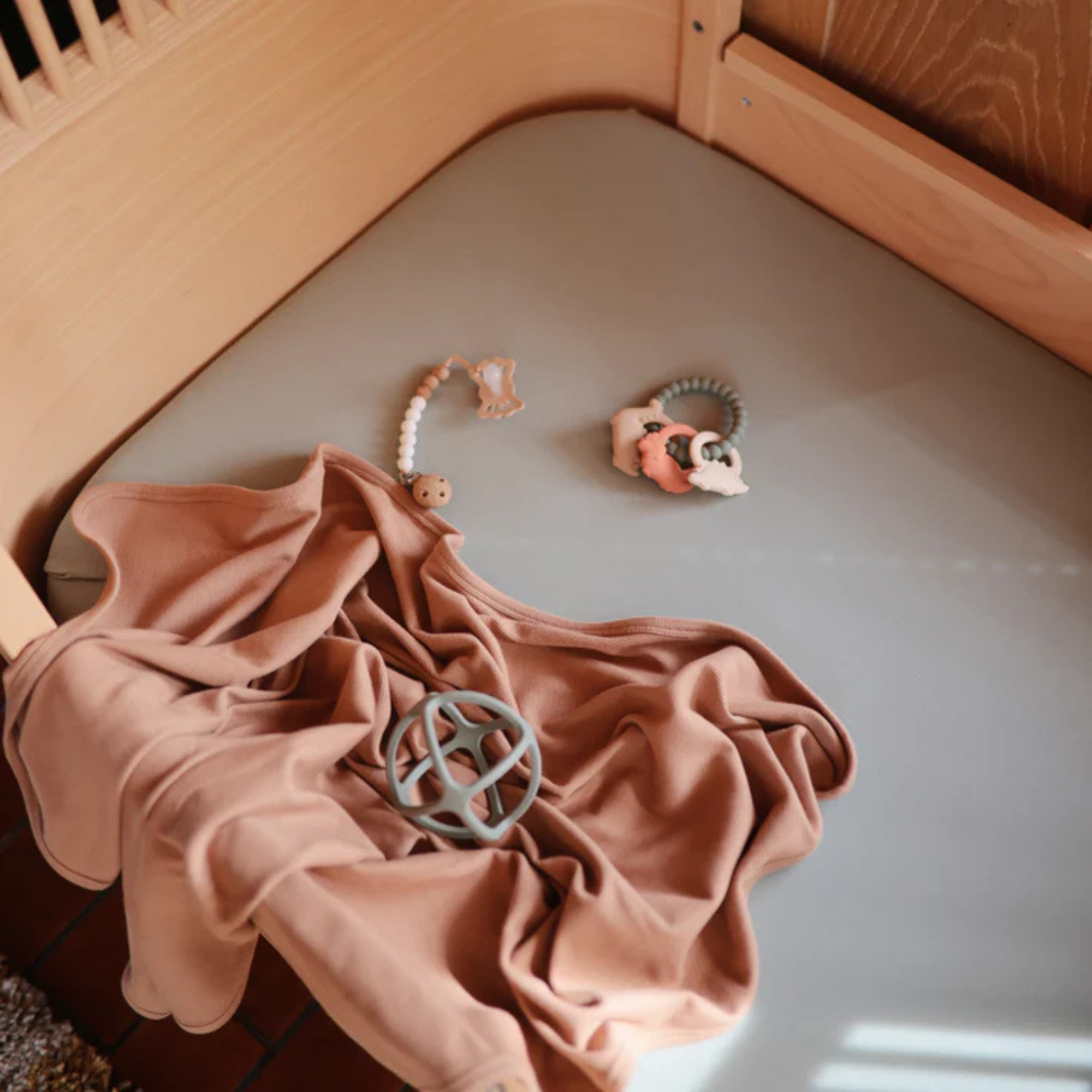 MUSHIE Stretchy Crib Sheet